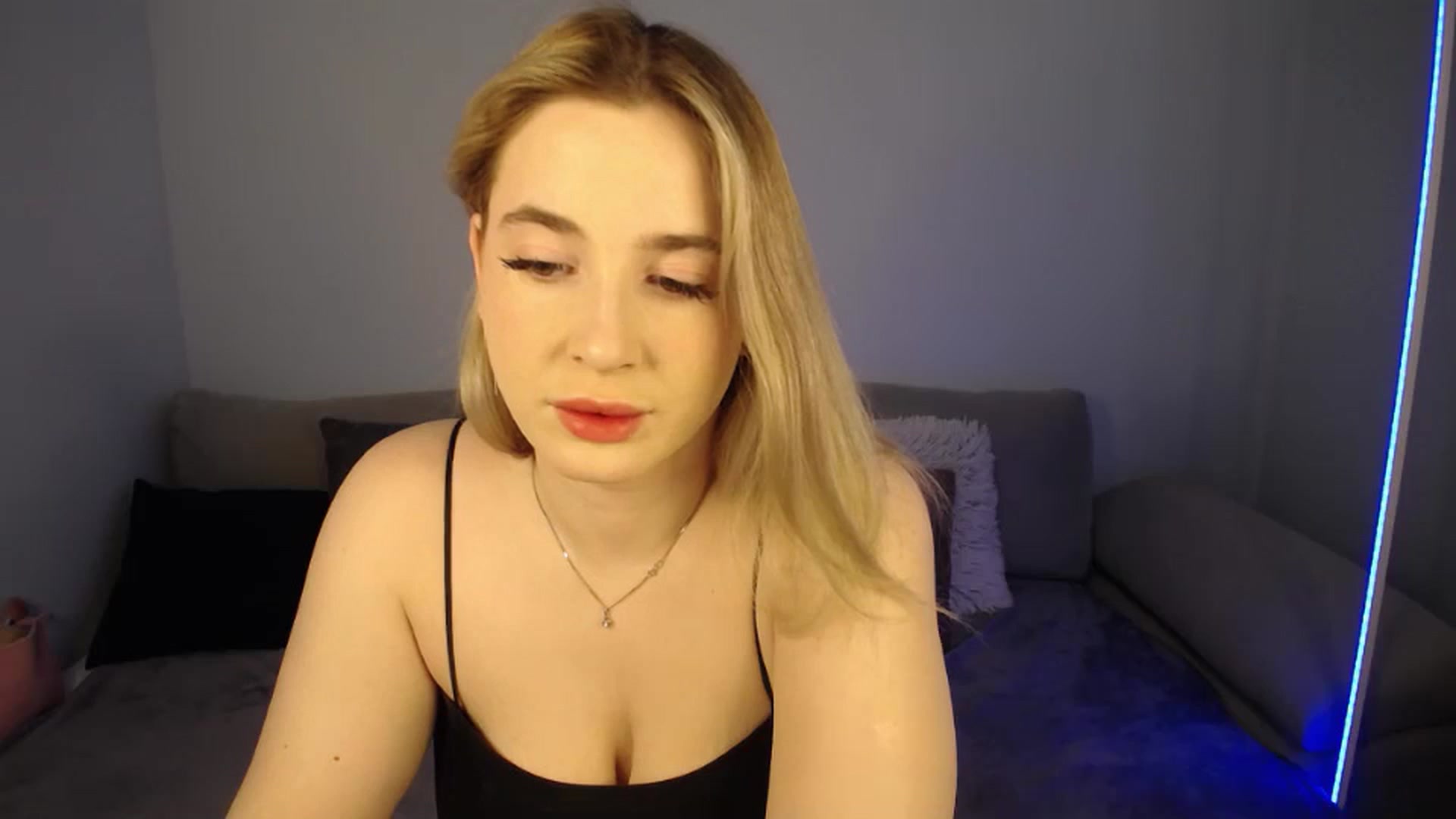 Gallery image thumbnail from SabrinaViolet's myfreecams stream on, 06/29/2024, 08:37 image 3 of 20