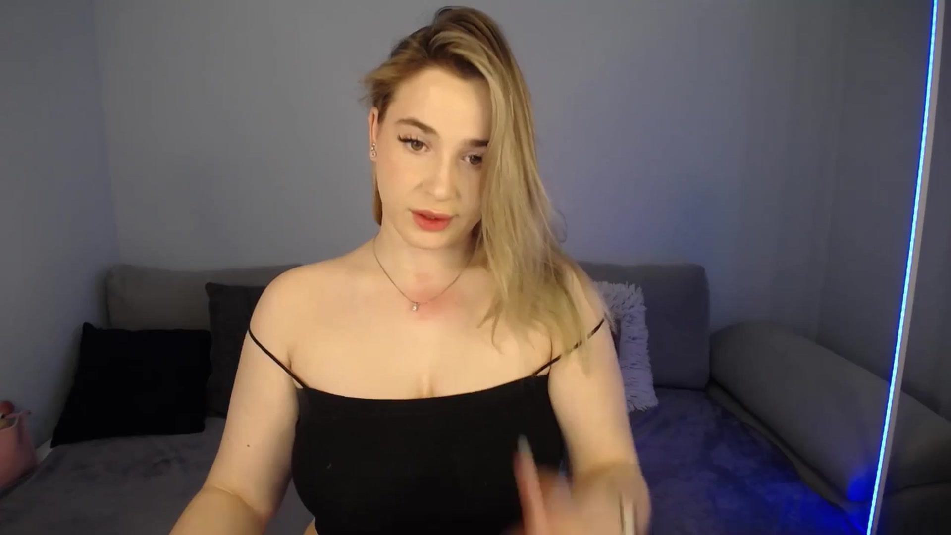 Gallery image thumbnail from SabrinaViolet's myfreecams stream on, 06/29/2024, 09:01 image 11 of 20
