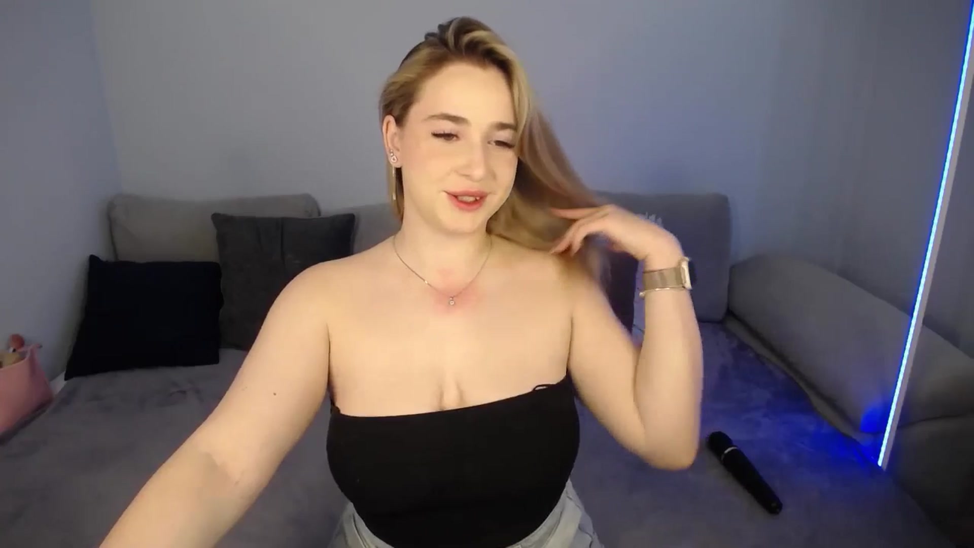 Gallery image thumbnail from SabrinaViolet's myfreecams stream on, 06/29/2024, 09:01 image 7 of 20
