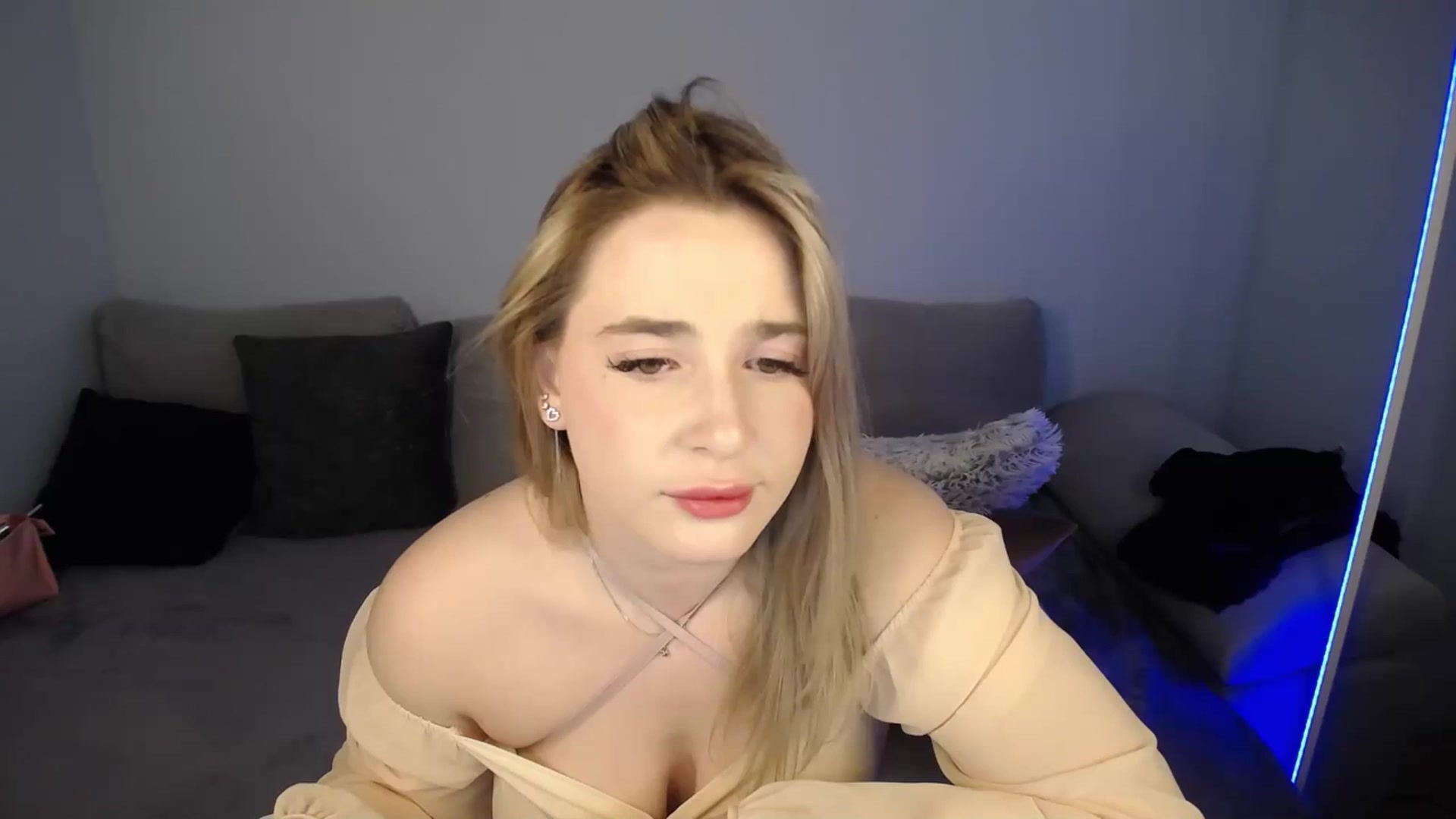 Gallery image thumbnail from SabrinaViolet's myfreecams stream on, 06/30/2024, 09:51 image 19 of 20