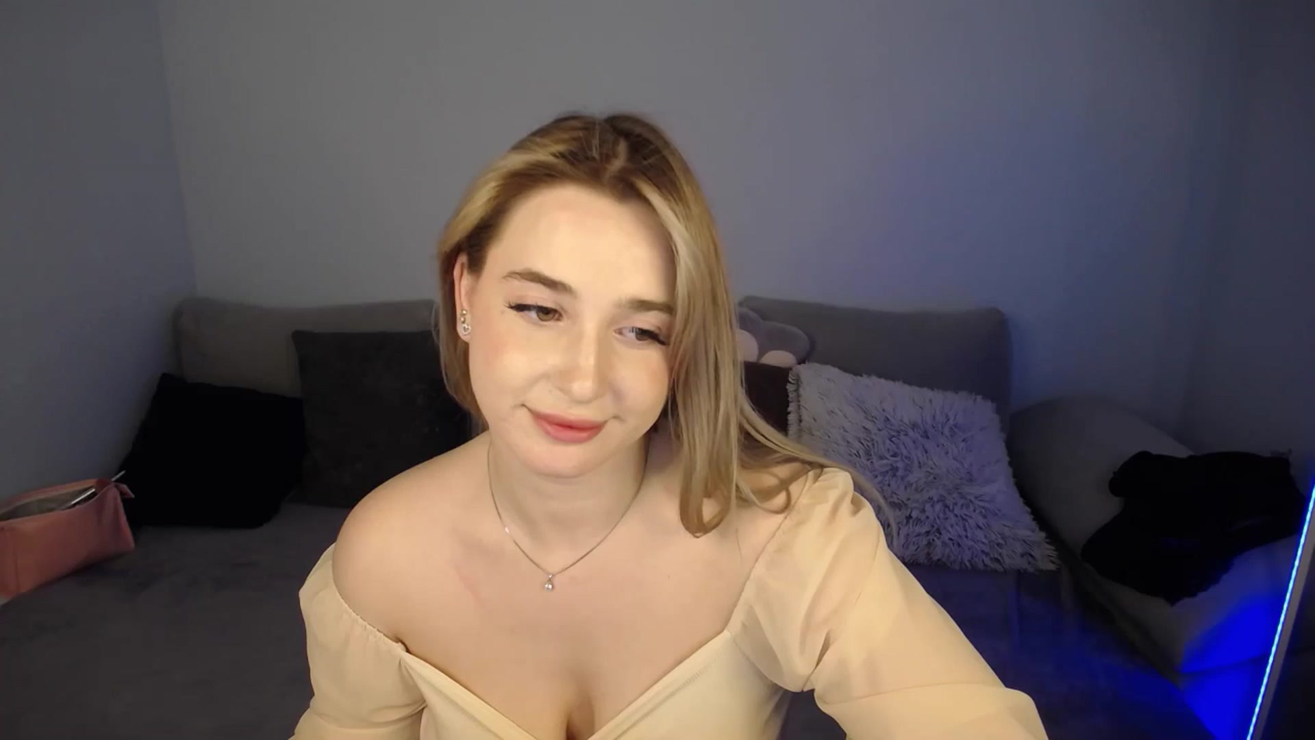 Gallery image thumbnail from SabrinaViolet's myfreecams stream on, 06/30/2024, 13:34 image 17 of 20