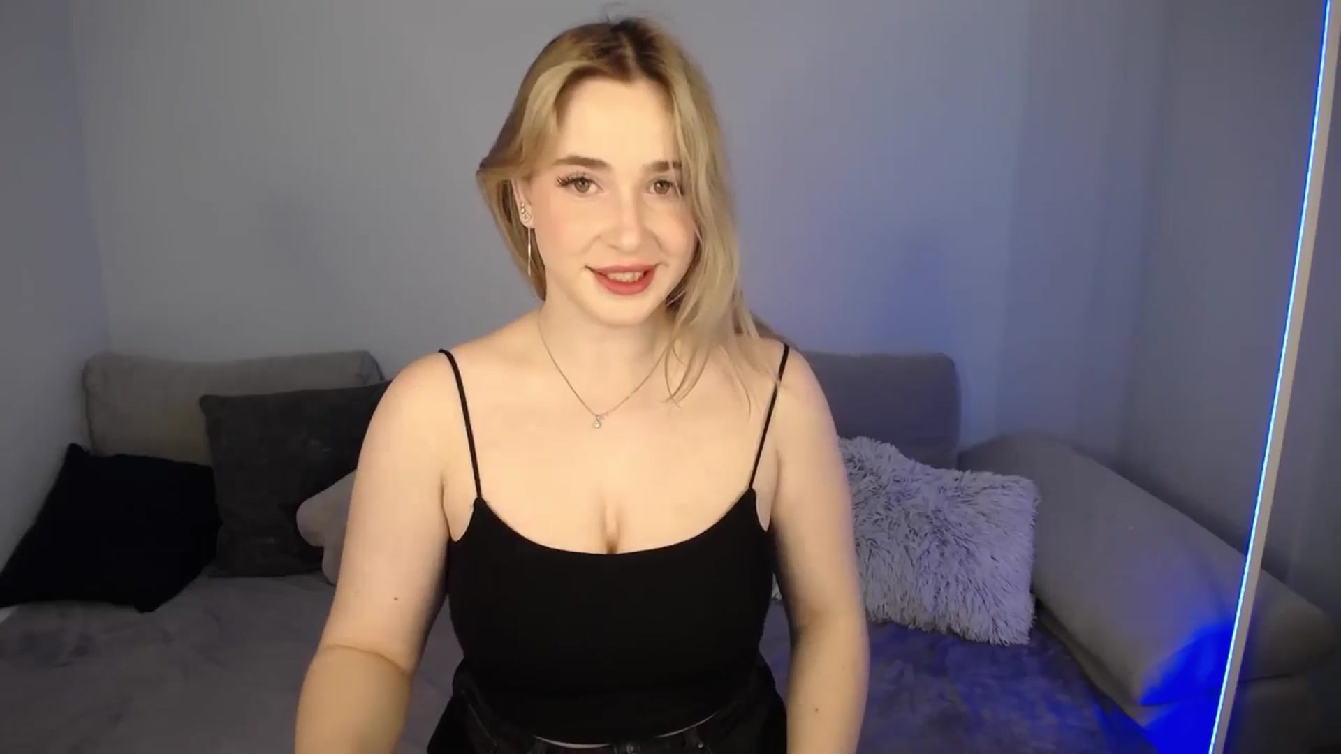 Gallery image thumbnail from SabrinaViolet's myfreecams stream on, 07/03/2024, 08:33 image 10 of 20