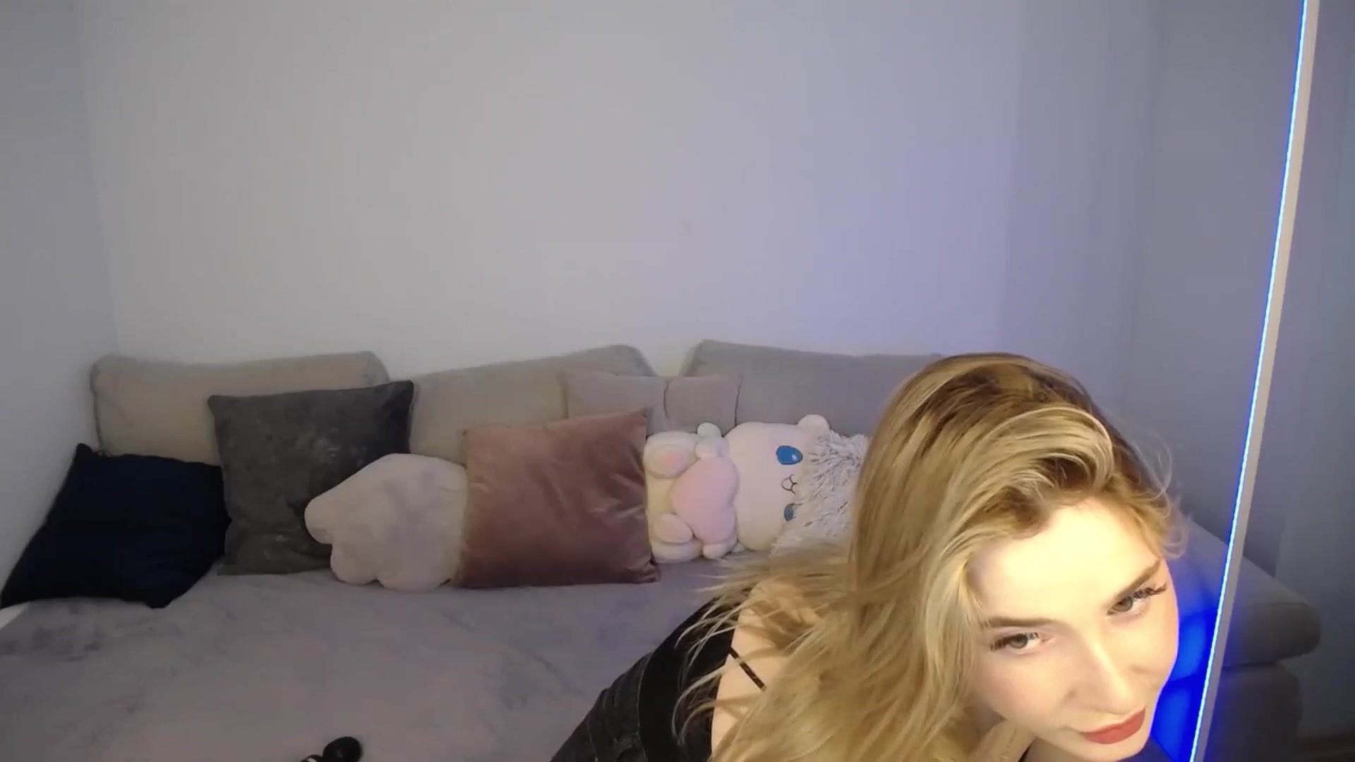 Gallery image thumbnail from SabrinaViolet's myfreecams stream on, 07/03/2024, 08:33 image 11 of 20
