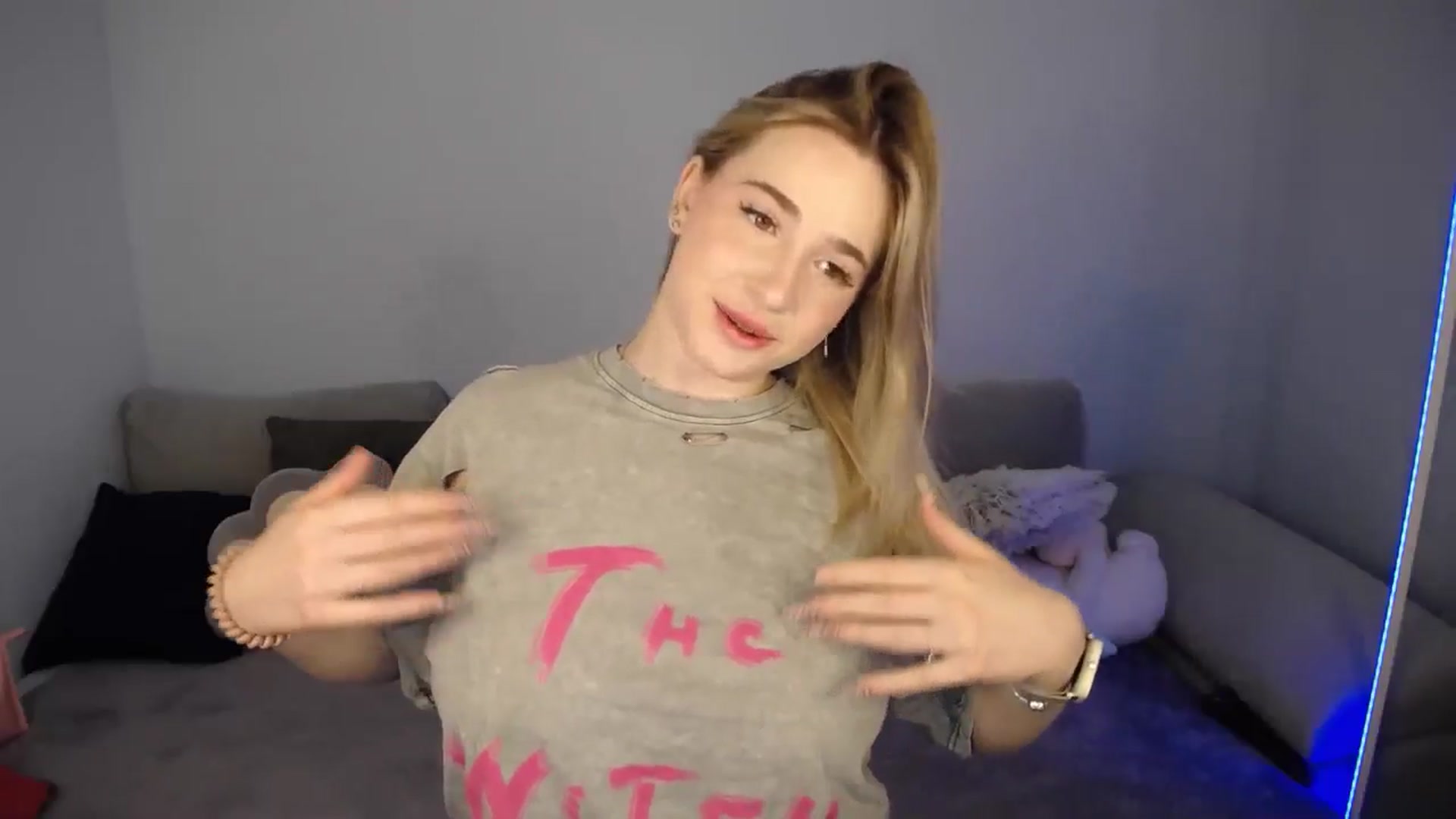 Gallery image thumbnail from SabrinaViolet's myfreecams stream on, 07/05/2024, 09:37 image 15 of 20