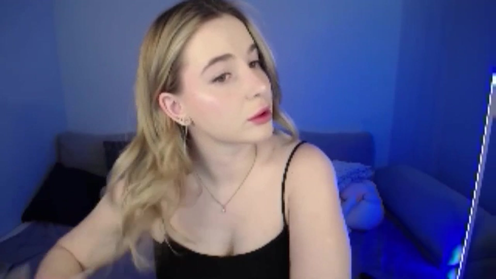 Gallery image thumbnail from SabrinaViolet's myfreecams stream on, 07/06/2024, 08:22 image 15 of 20