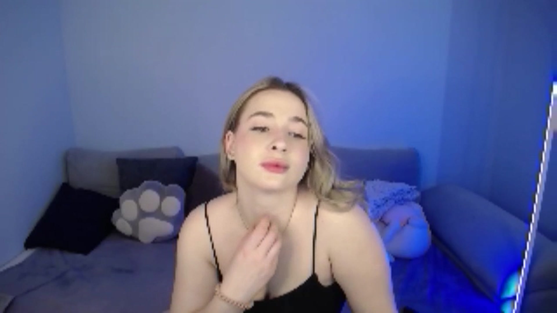 Gallery image thumbnail from SabrinaViolet's myfreecams stream on, 07/06/2024, 08:22 image 16 of 20