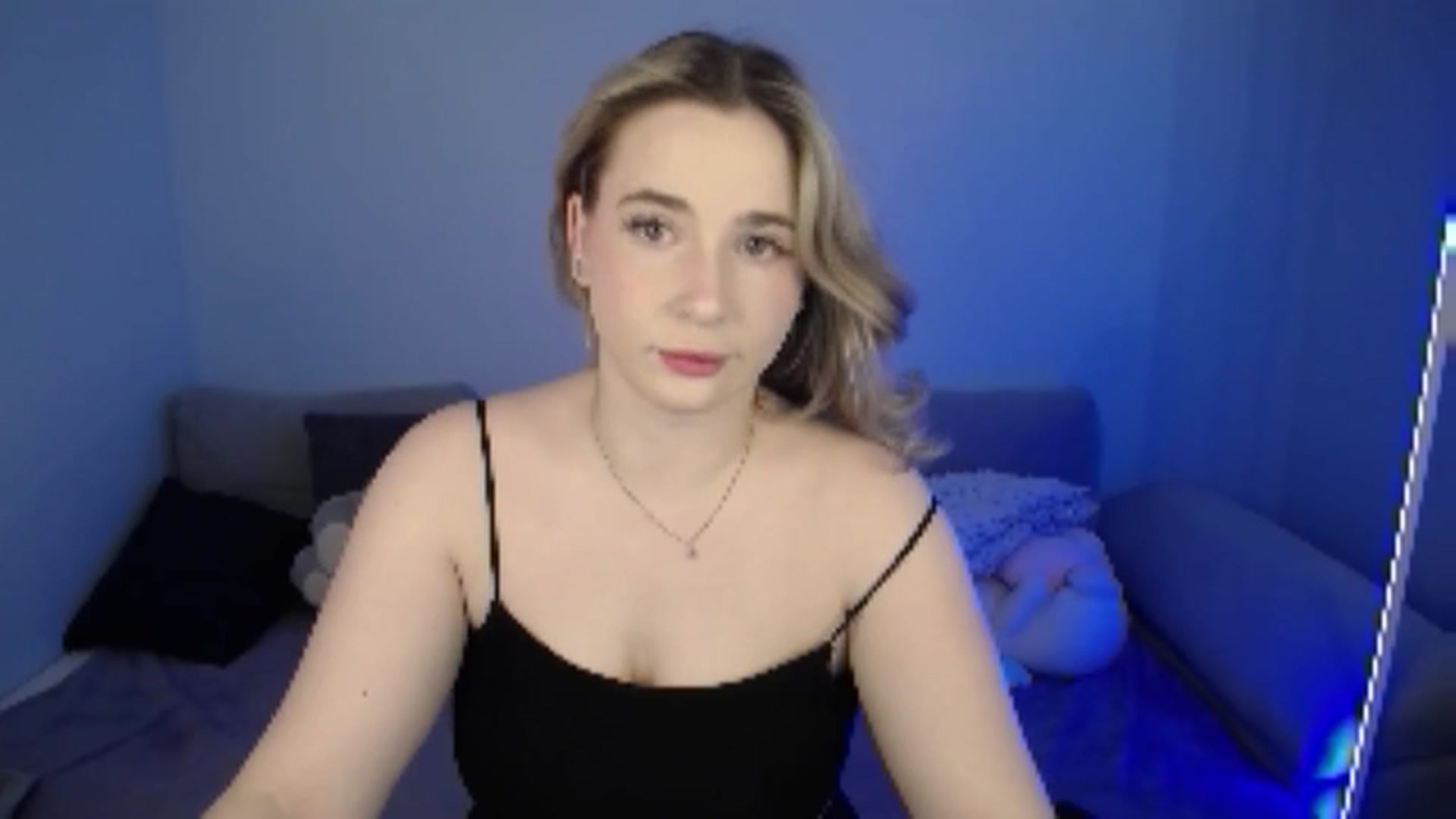 Gallery image thumbnail from SabrinaViolet's myfreecams stream on, 07/06/2024, 08:37 image 2 of 20
