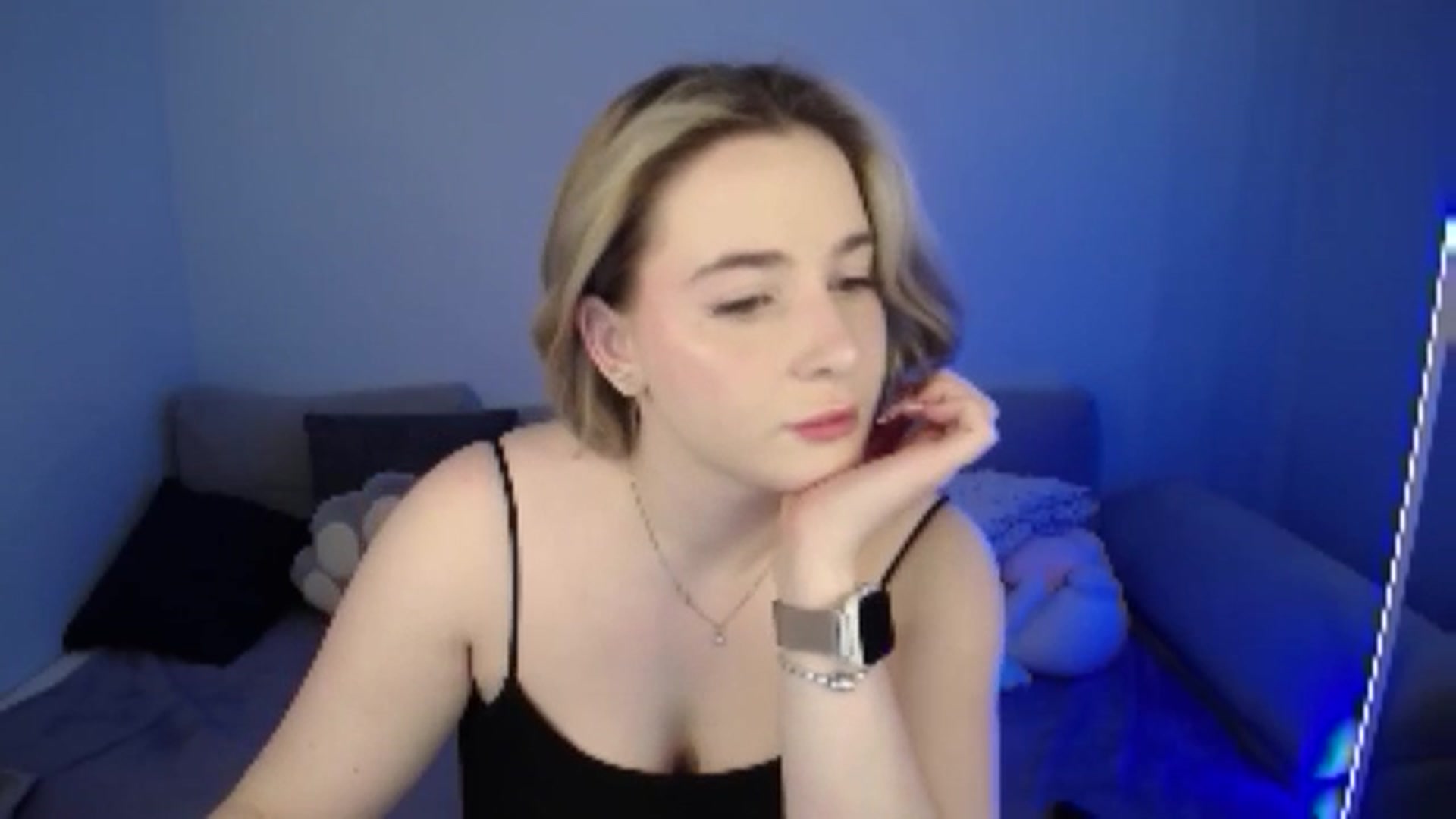Gallery image thumbnail from SabrinaViolet's myfreecams stream on, 07/06/2024, 08:37 image 12 of 20
