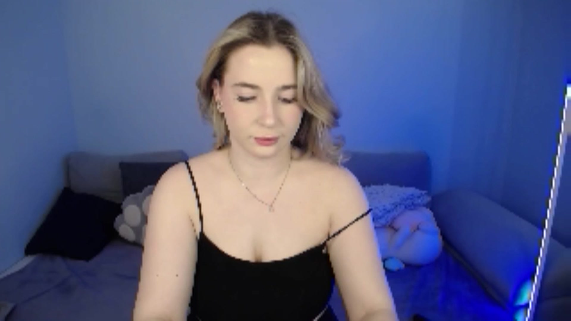 Gallery image thumbnail from SabrinaViolet's myfreecams stream on, 07/06/2024, 08:37 image 4 of 20