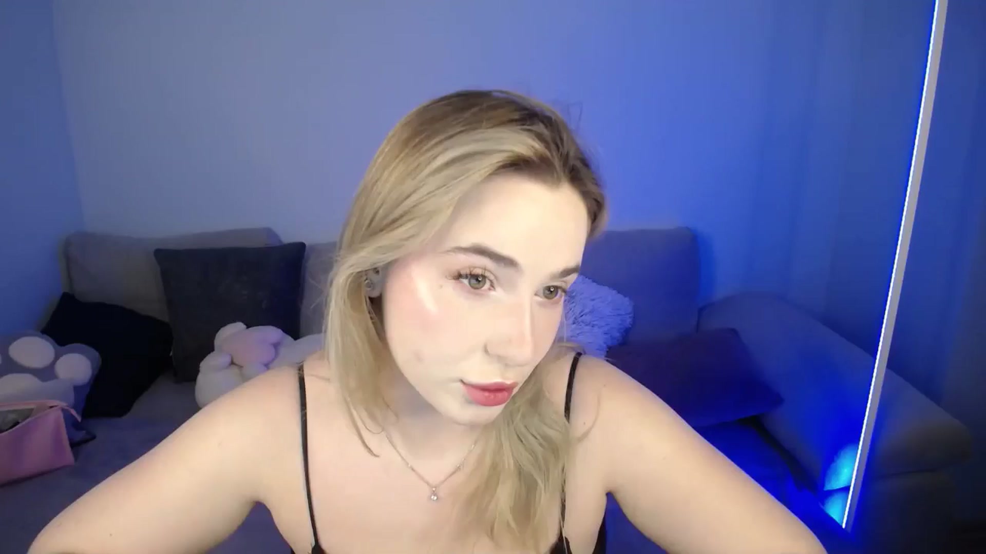 Gallery image thumbnail from SabrinaViolet's myfreecams stream on, 07/08/2024, 08:31 image 1 of 20