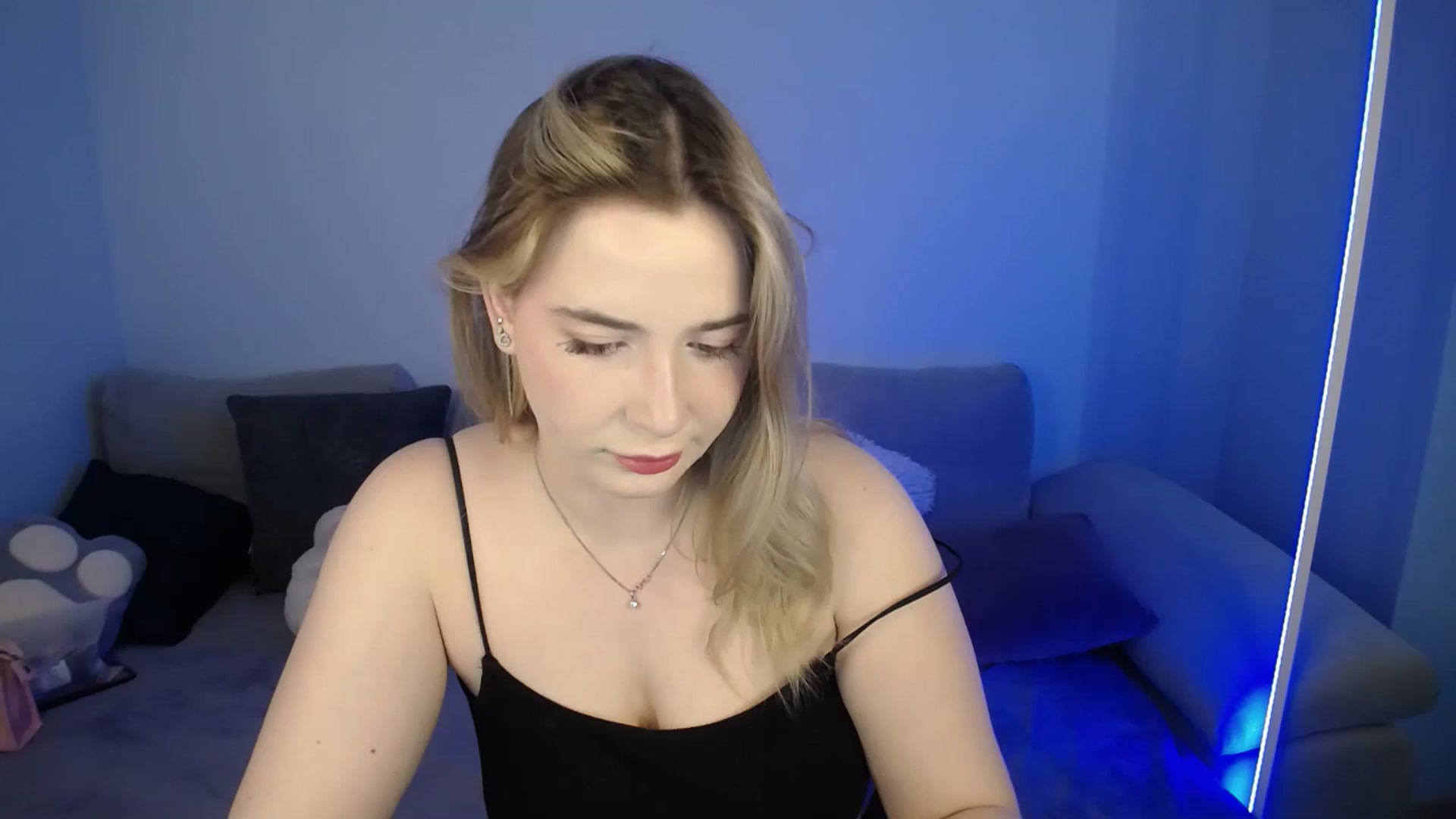 Gallery image thumbnail from SabrinaViolet's myfreecams stream on, 07/08/2024, 08:31 image 11 of 20