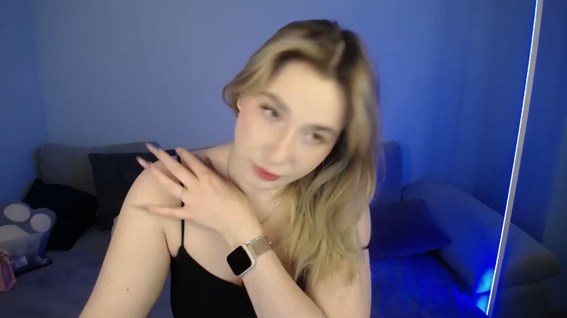 Gallery image thumbnail from SabrinaViolet's myfreecams stream on, 07/08/2024, 08:31 image 13 of 20