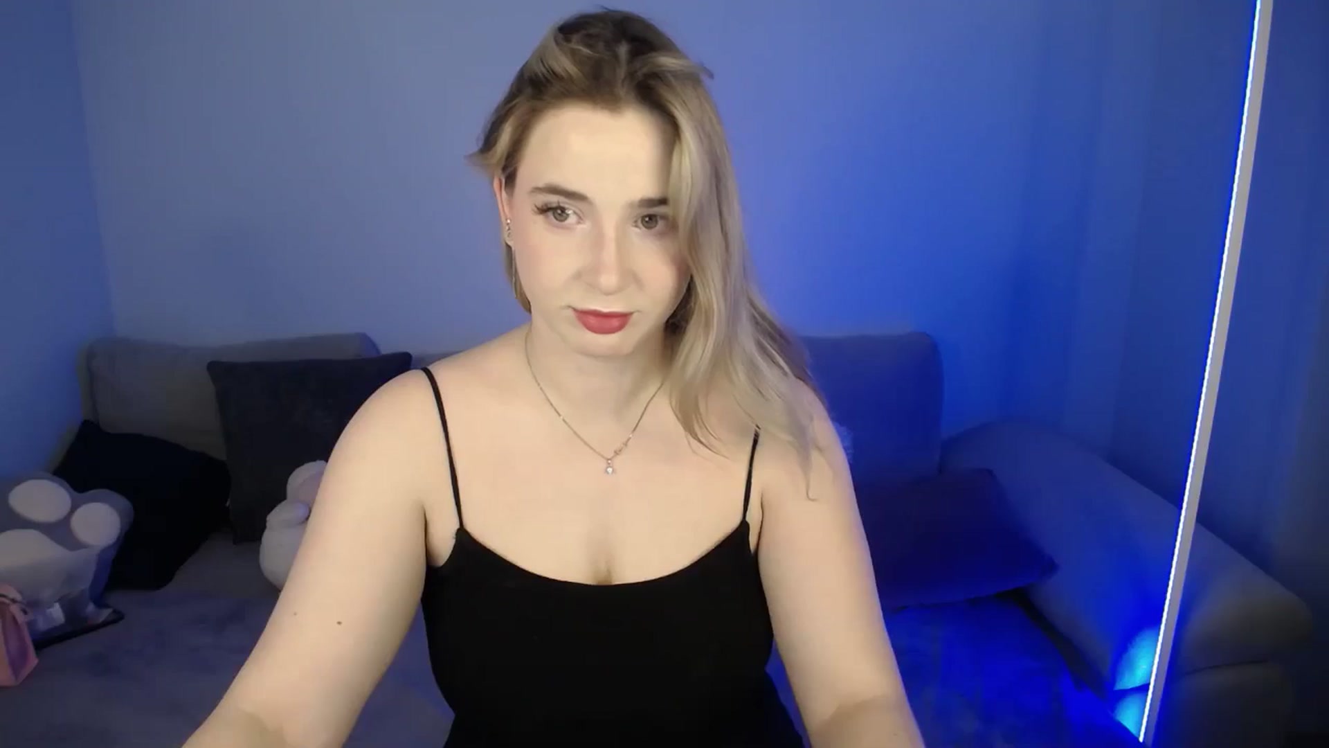 Gallery image thumbnail from SabrinaViolet's myfreecams stream on, 07/08/2024, 08:31 image 5 of 20