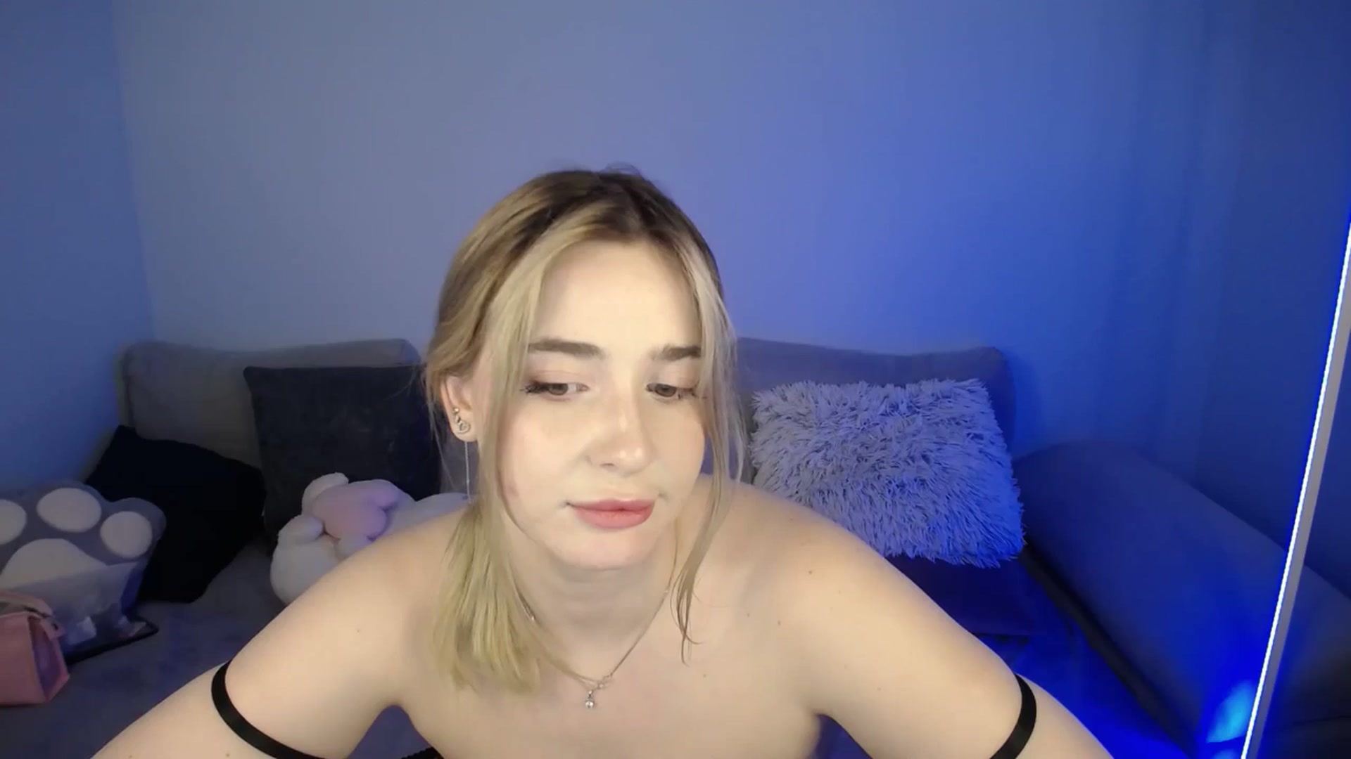 Gallery image thumbnail from SabrinaViolet's myfreecams stream on, 07/08/2024, 11:31 image 4 of 20