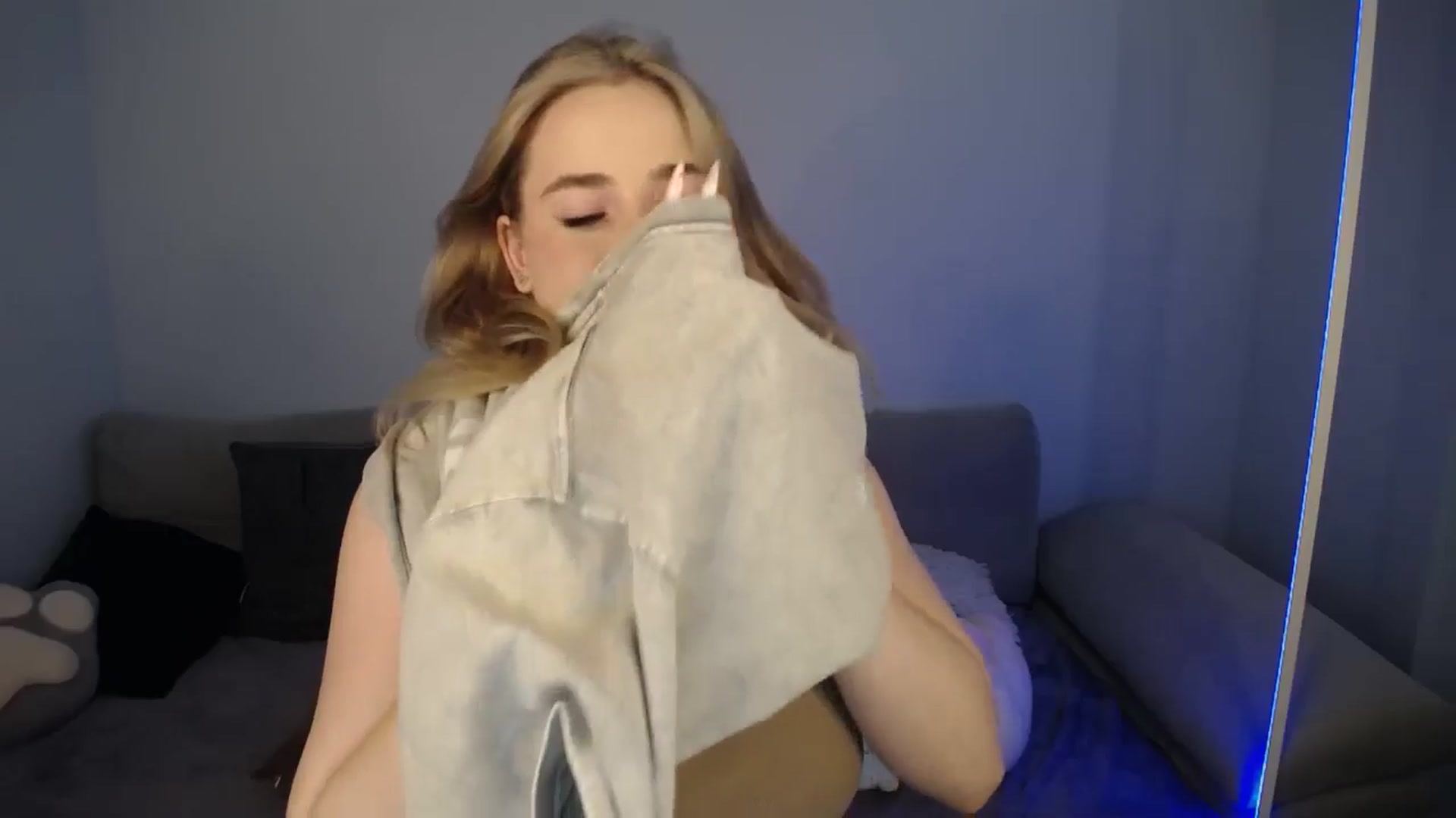 Gallery image thumbnail from SabrinaViolet's myfreecams stream on, 07/14/2024, 08:25 image 15 of 20