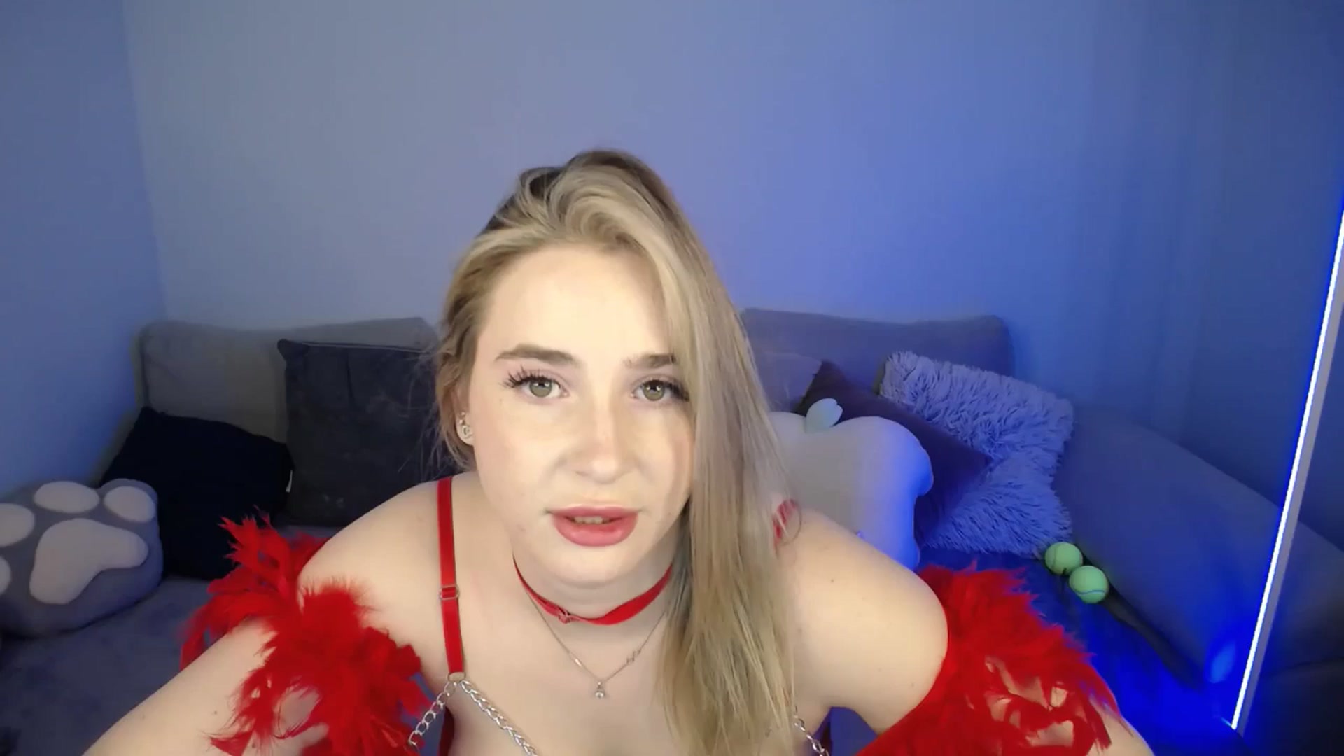 Gallery image thumbnail from SabrinaViolet's myfreecams stream on, 07/16/2024, 11:10 image 10 of 20