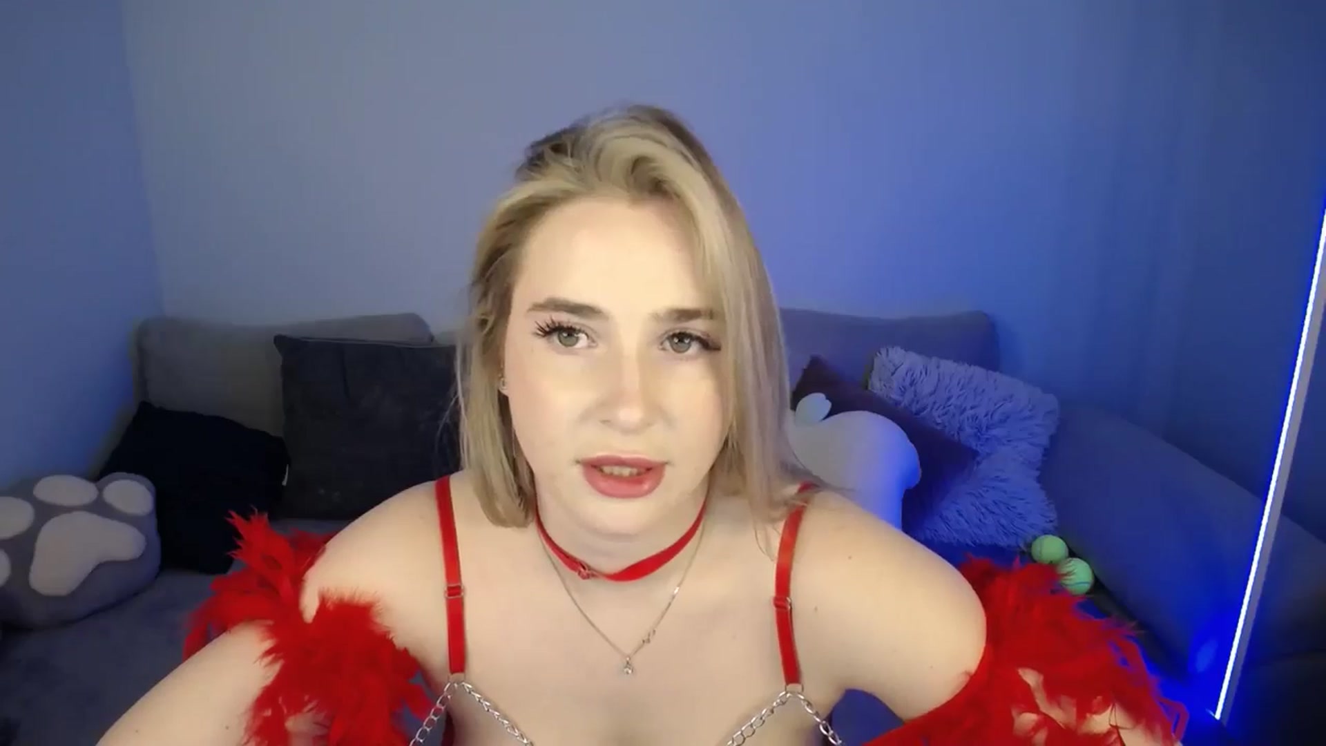 Gallery image thumbnail from SabrinaViolet's myfreecams stream on, 07/16/2024, 11:10 image 11 of 20