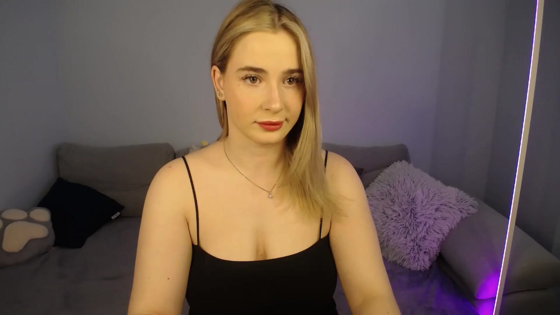 Gallery image thumbnail from SabrinaViolet's myfreecams stream on, 07/22/2024, 09:08 image 1 of 20
