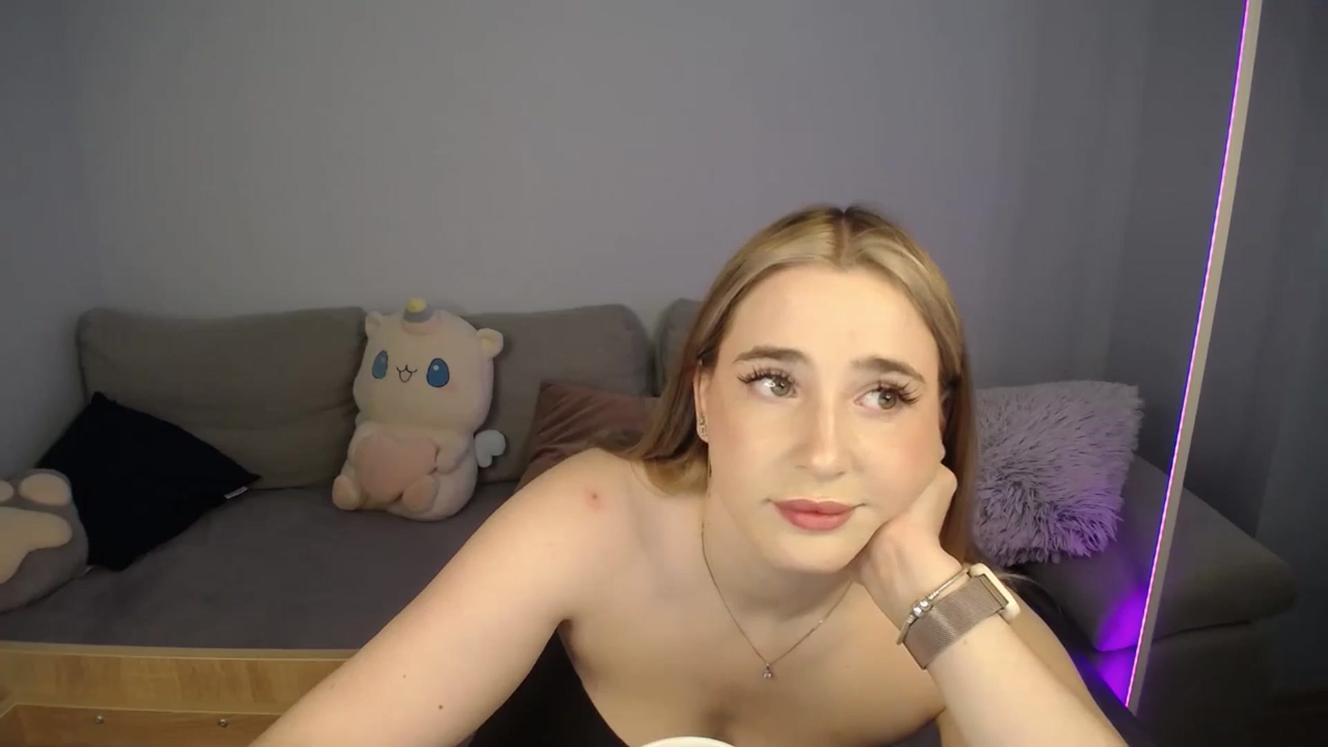Gallery image thumbnail from SabrinaViolet's myfreecams stream on, 07/23/2024, 09:45 image 16 of 20