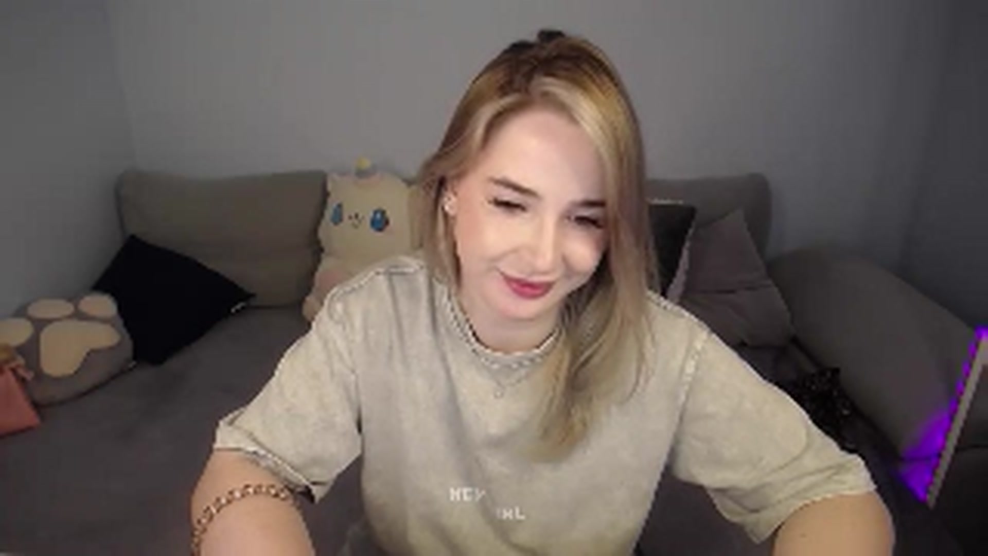 Gallery image thumbnail from SabrinaViolet's myfreecams stream on, 07/23/2024, 12:30 image 13 of 20