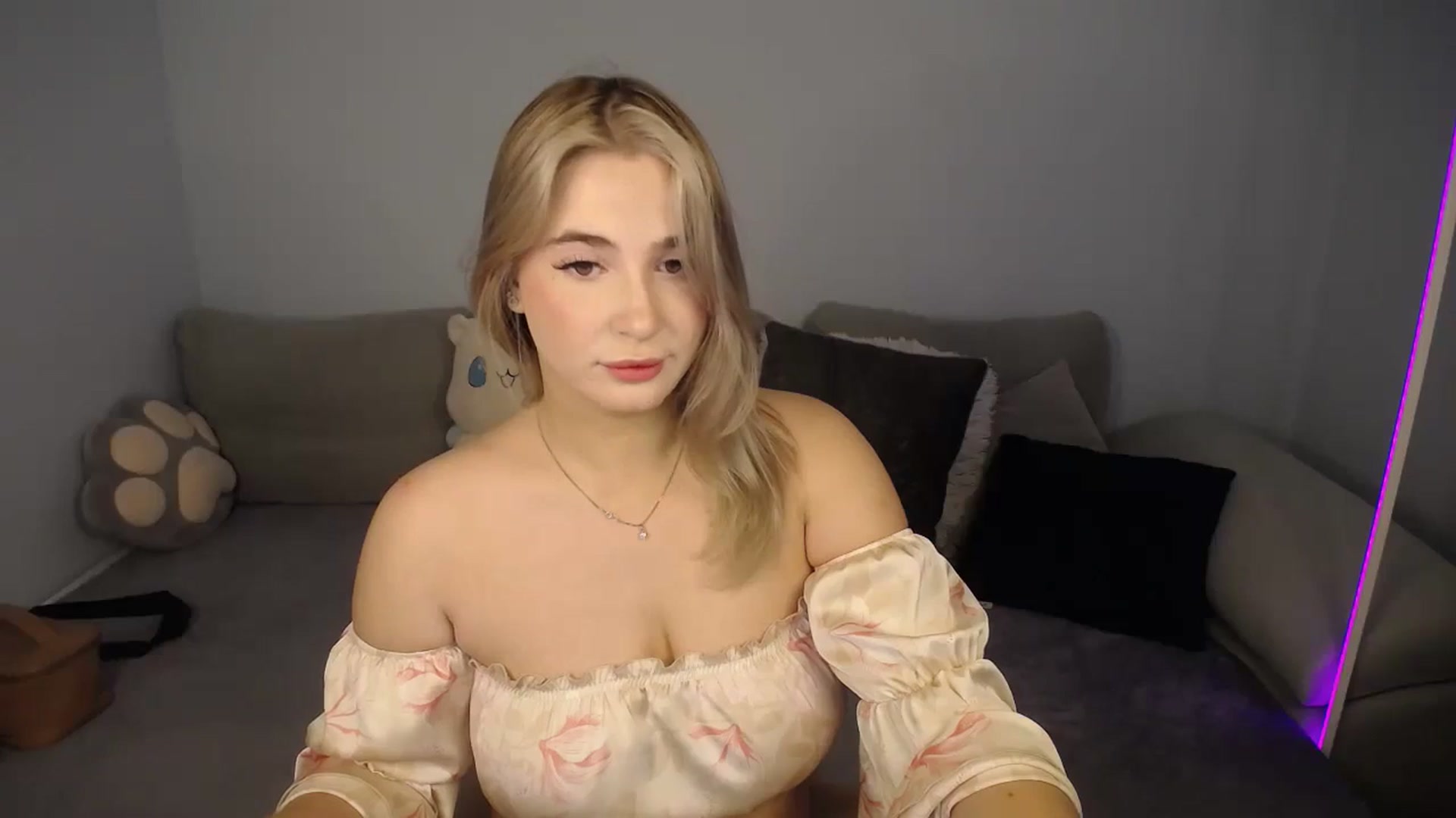 Gallery image thumbnail from SabrinaViolet's myfreecams stream on, 07/26/2024, 09:20 image 13 of 20