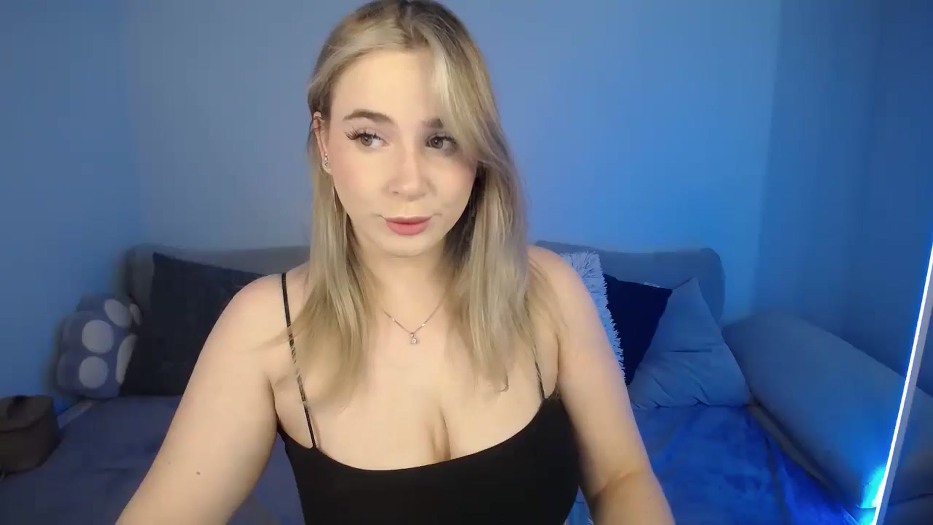 Gallery image thumbnail from SabrinaViolet's myfreecams stream on, 07/28/2024, 09:14 image 2 of 20