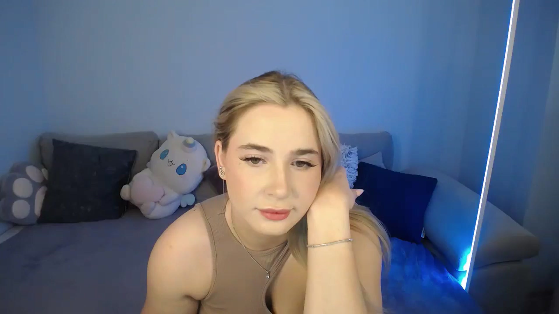 Gallery image thumbnail from SabrinaViolet's myfreecams stream on, 07/29/2024, 08:49 image 14 of 20