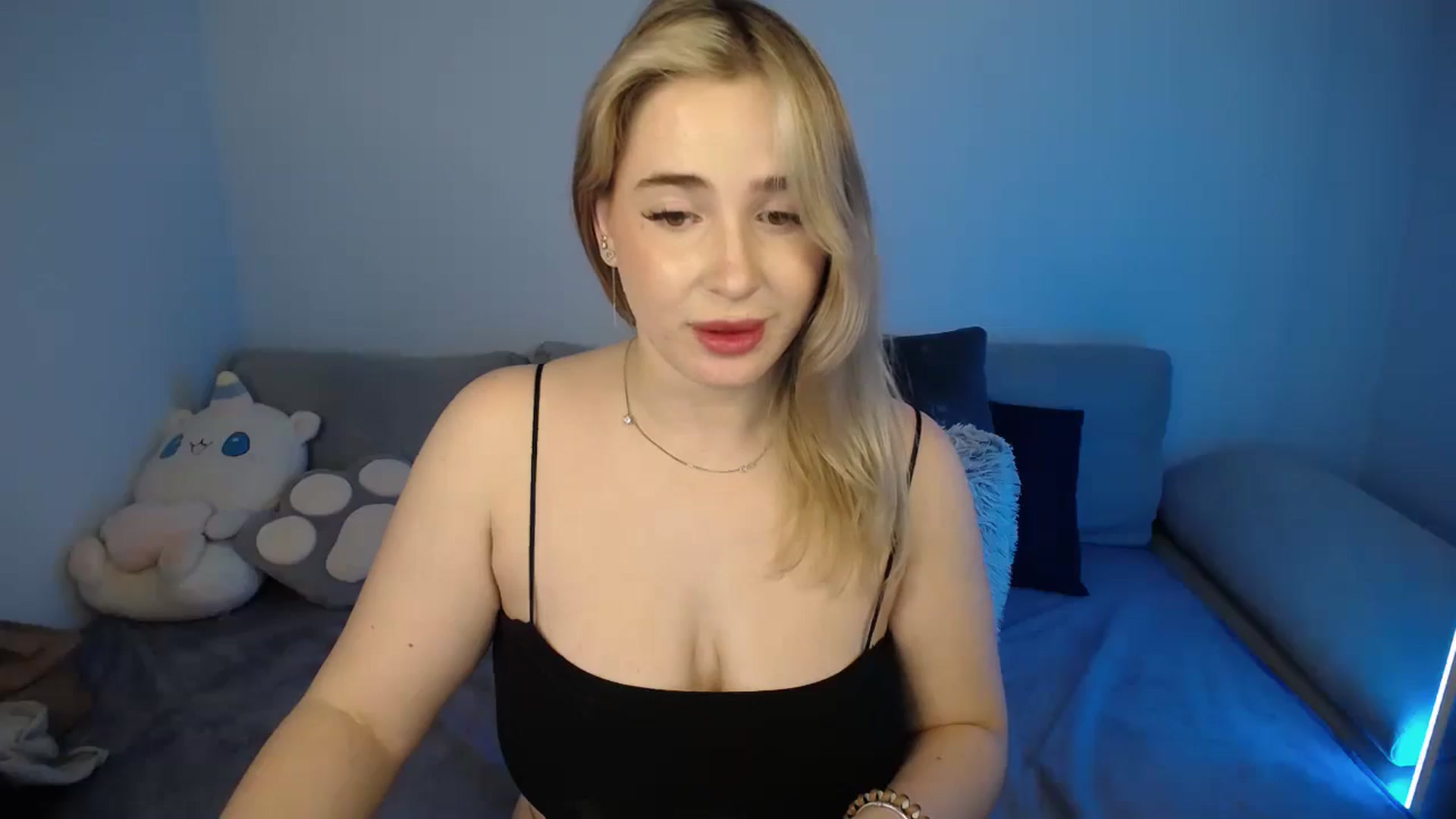 Gallery image thumbnail from SabrinaViolet's myfreecams stream on, 08/03/2024, 13:41 image 2 of 20