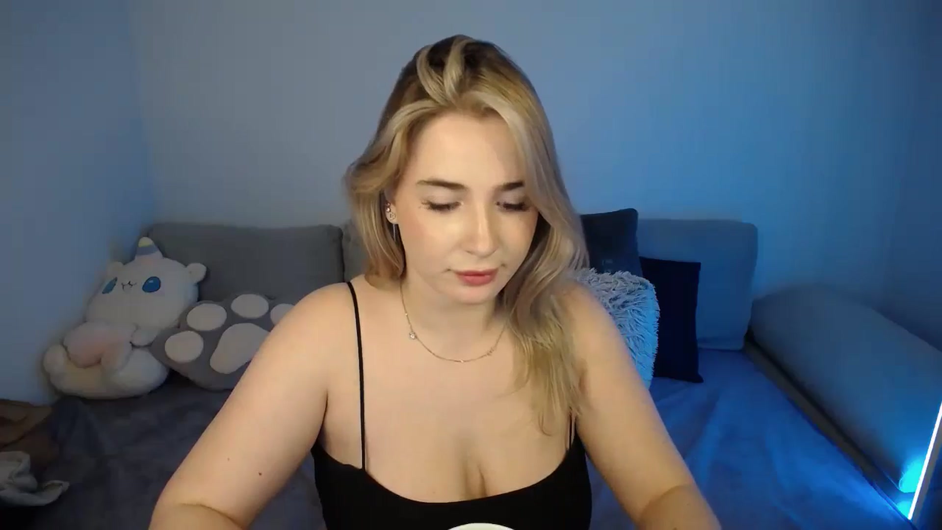 Gallery image thumbnail from SabrinaViolet's myfreecams stream on, 08/03/2024, 13:41 image 13 of 20