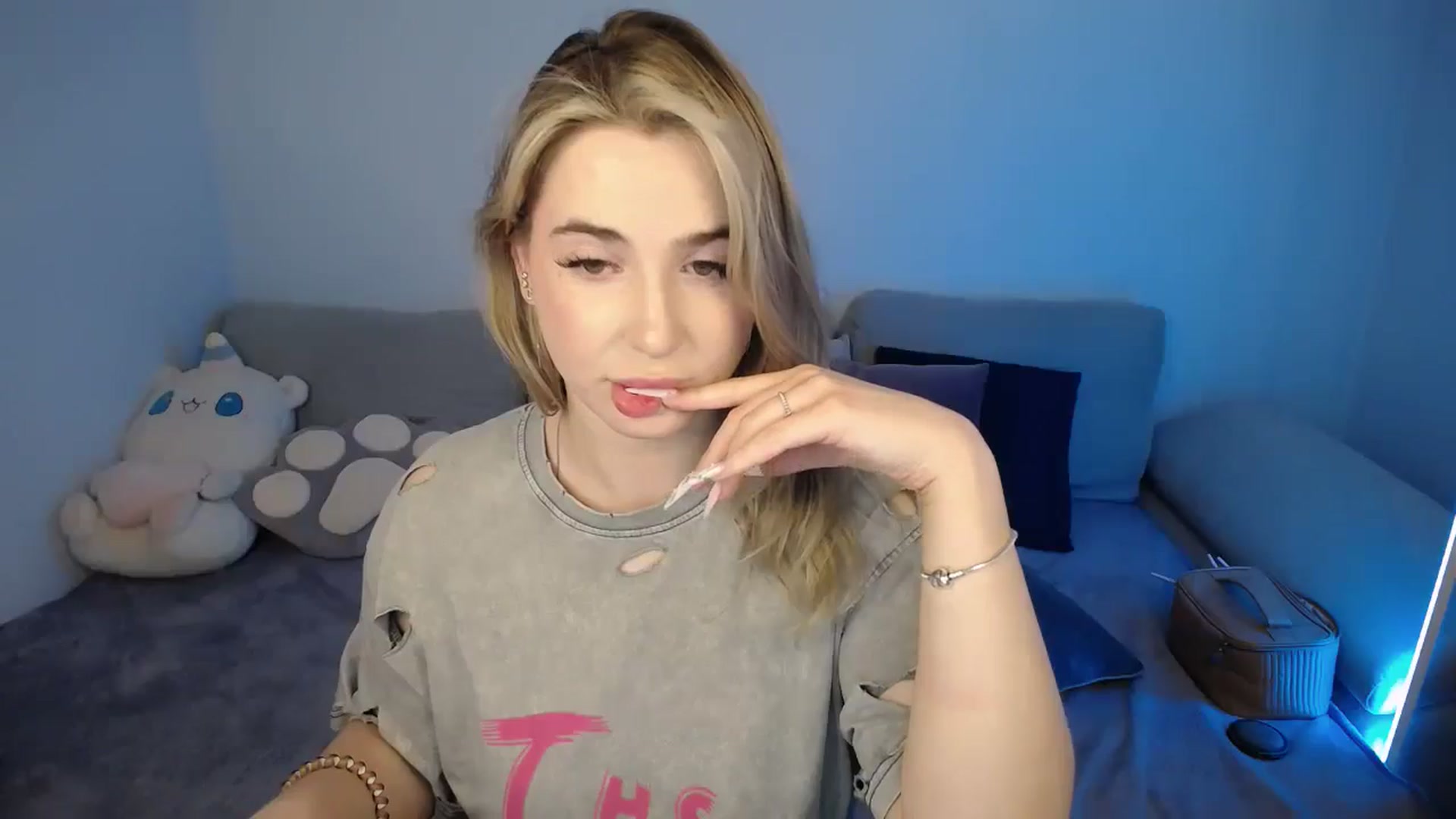 Gallery image thumbnail from SabrinaViolet's myfreecams stream on, 08/04/2024, 10:23 image 18 of 20