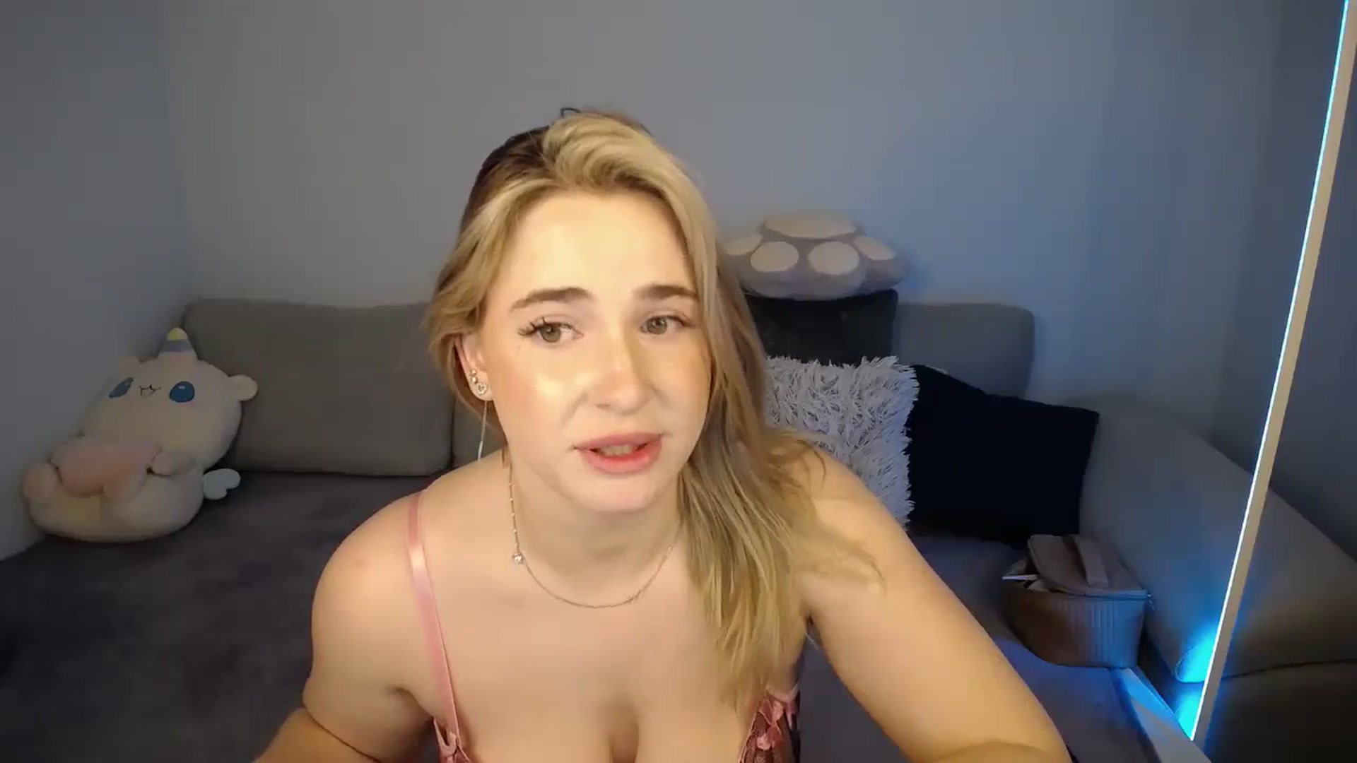 Gallery image thumbnail from SabrinaViolet's myfreecams stream on, 08/06/2024, 13:49 image 3 of 20