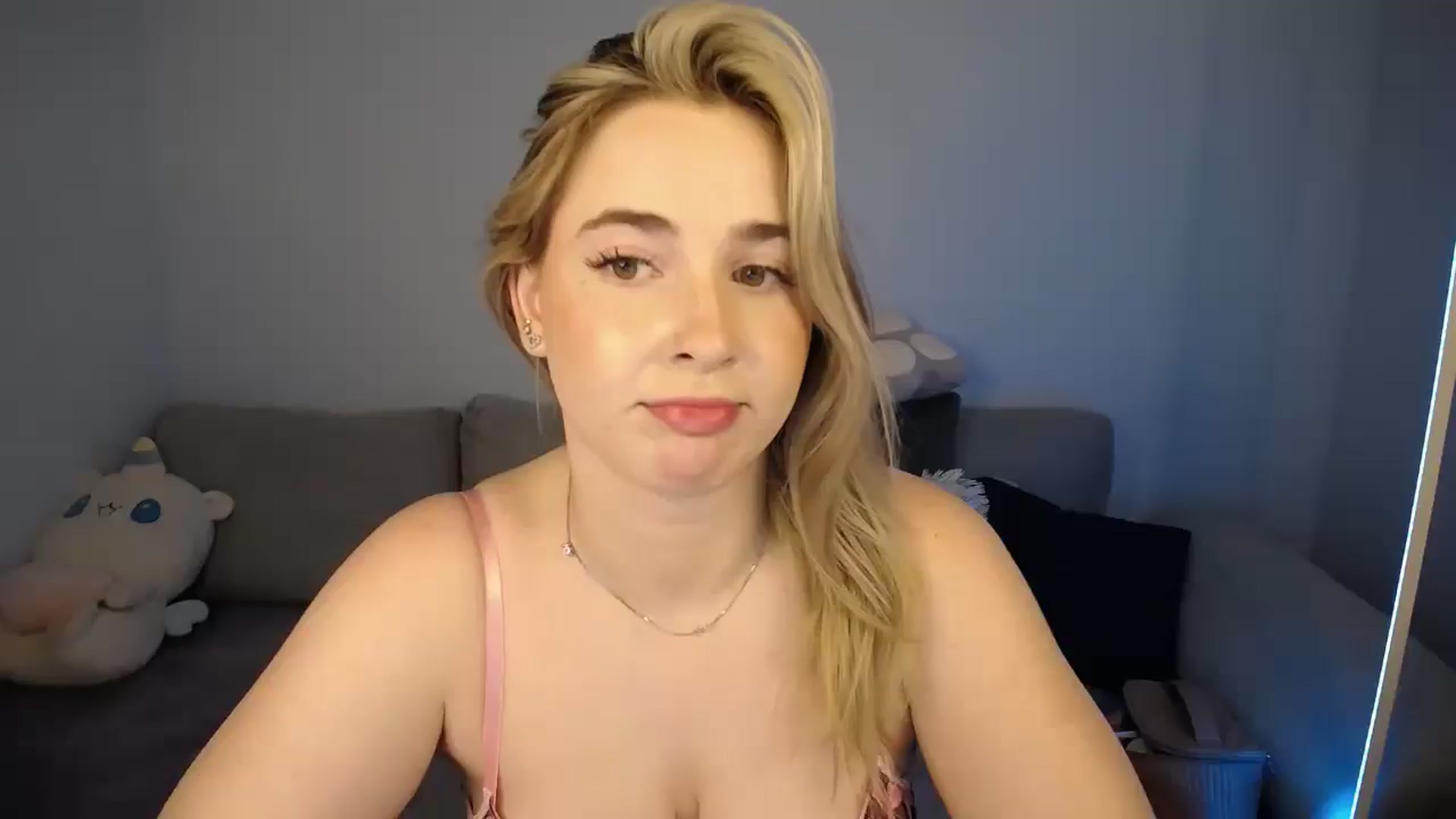 Gallery image thumbnail from SabrinaViolet's myfreecams stream on, 08/06/2024, 13:49 image 1 of 20
