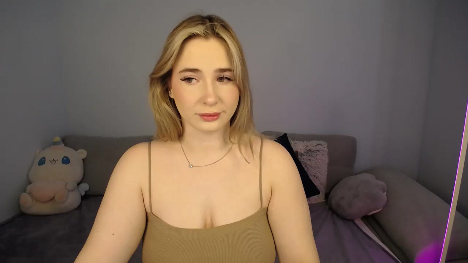 Gallery image thumbnail from SabrinaViolet's myfreecams stream on, 08/14/2024, 08:49 image 6 of 20