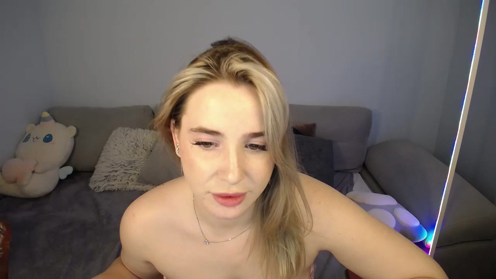 Gallery image thumbnail from SabrinaViolet's myfreecams stream on, 08/20/2024, 13:09 image 3 of 20