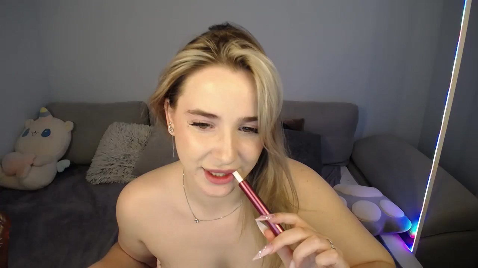 Gallery image thumbnail from SabrinaViolet's myfreecams stream on, 08/20/2024, 13:09 image 1 of 20