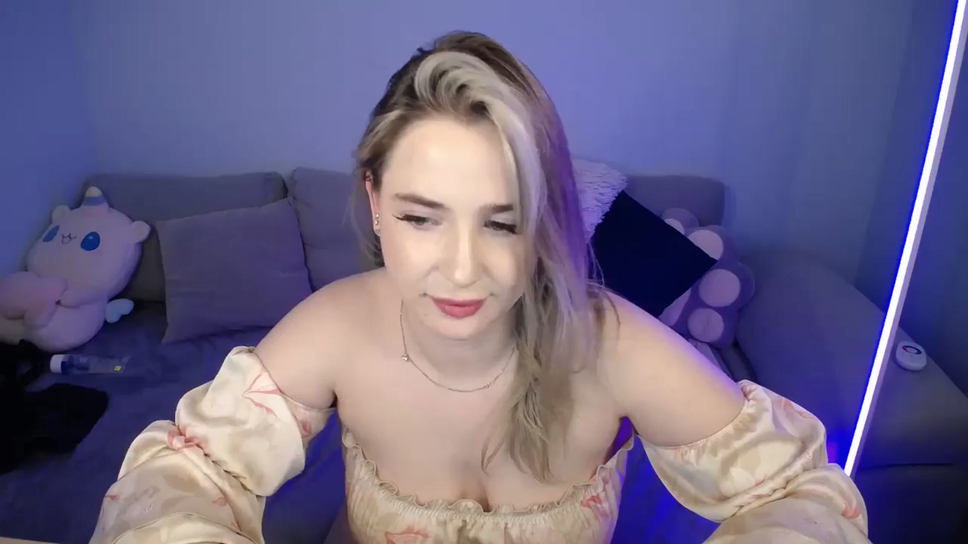 Gallery image thumbnail from SabrinaViolet's myfreecams stream on, 08/24/2024, 13:54 image 3 of 20