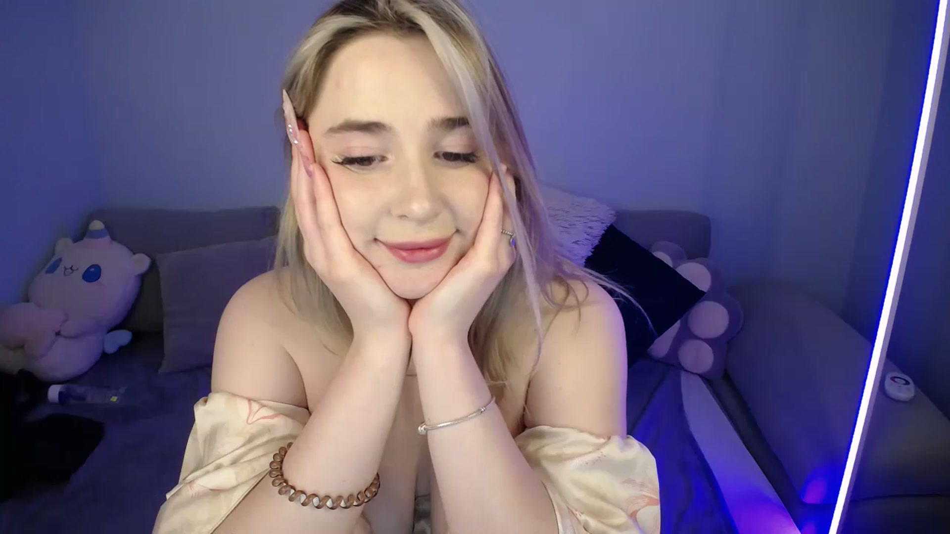 Gallery image thumbnail from SabrinaViolet's myfreecams stream on, 08/24/2024, 13:54 image 18 of 20