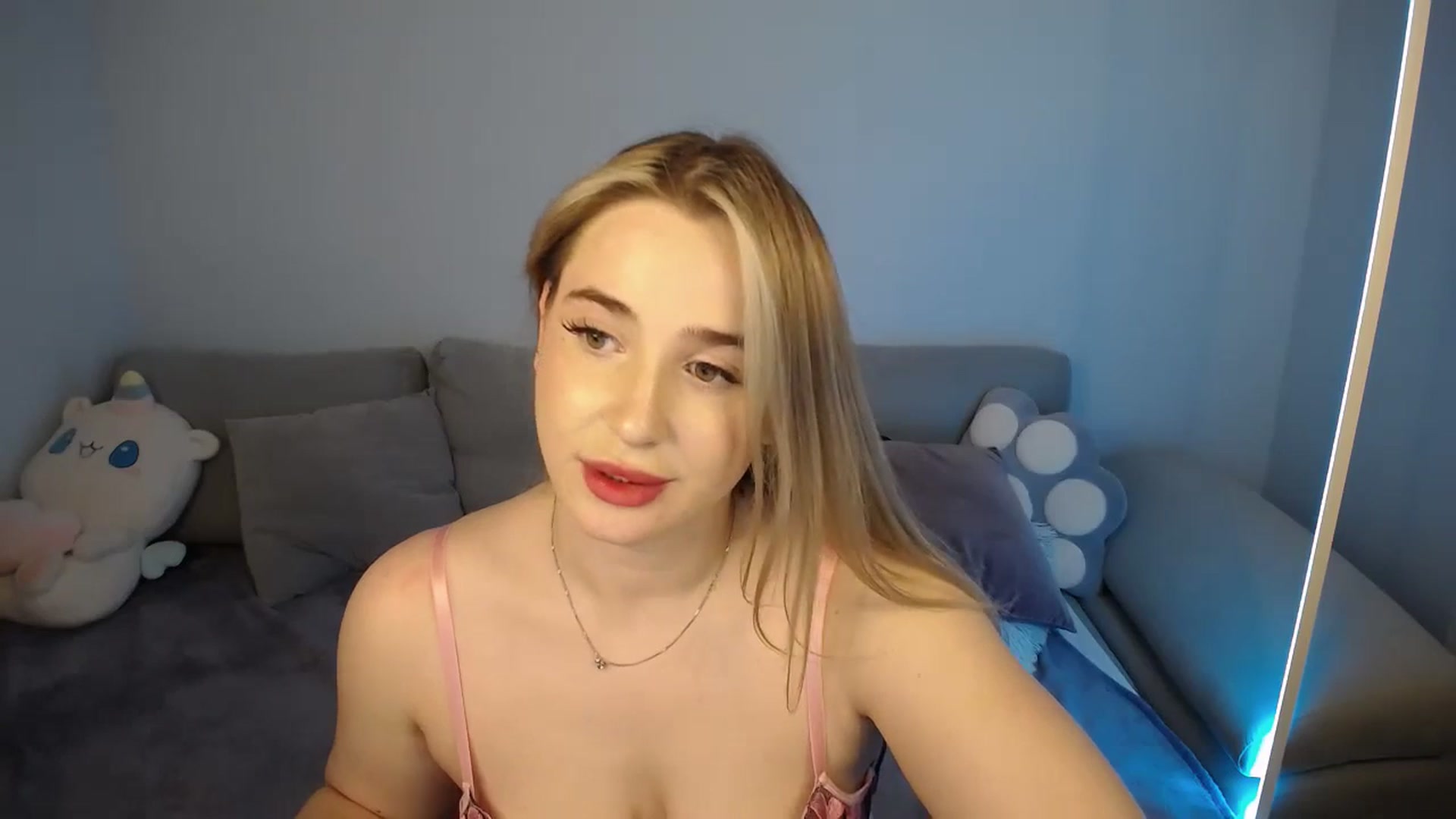Gallery image thumbnail from SabrinaViolet's myfreecams stream on, 08/25/2024, 13:54 image 7 of 20