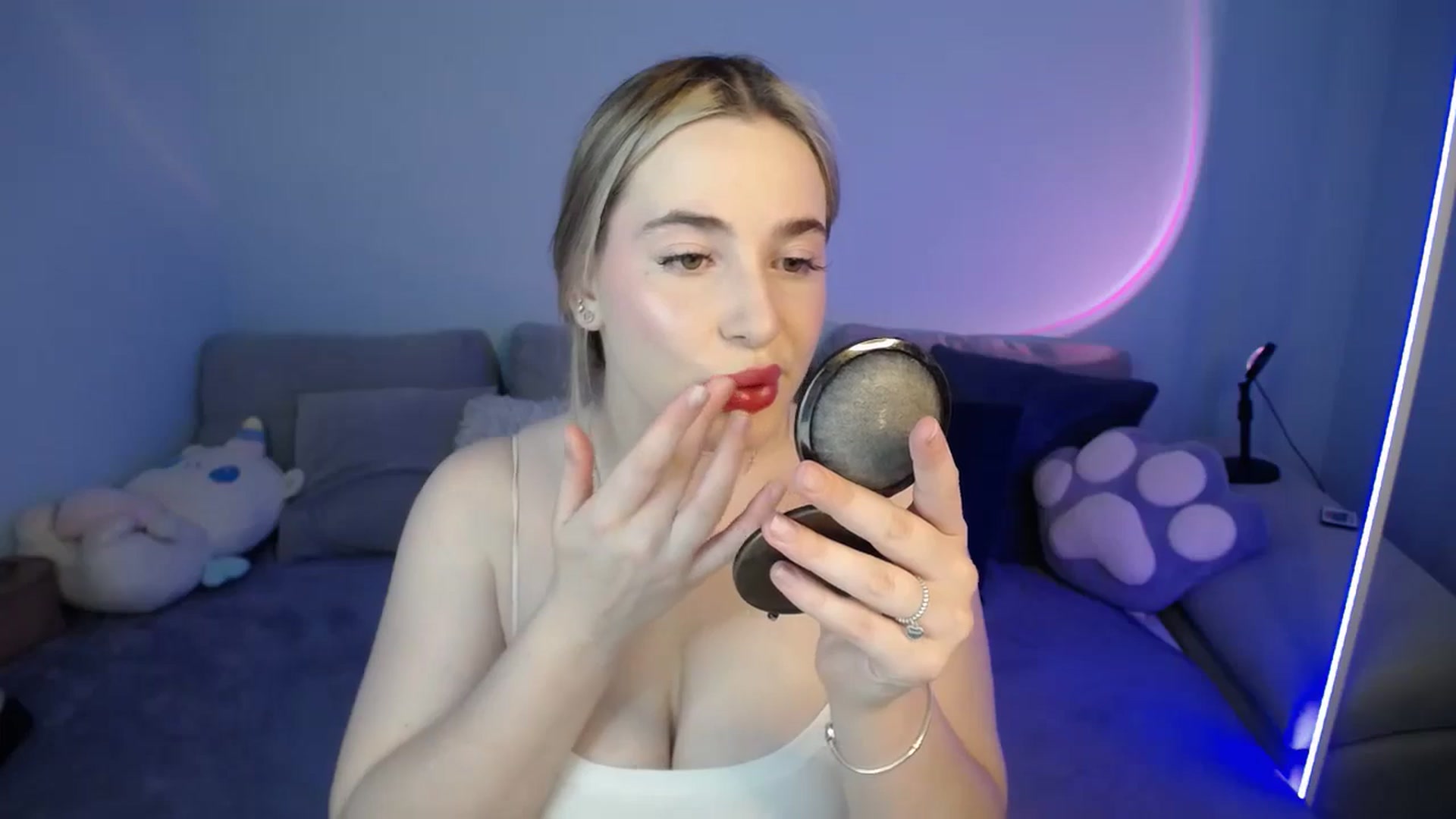 Gallery image thumbnail from SabrinaViolet's myfreecams stream on, 08/31/2024, 08:18 image 5 of 20