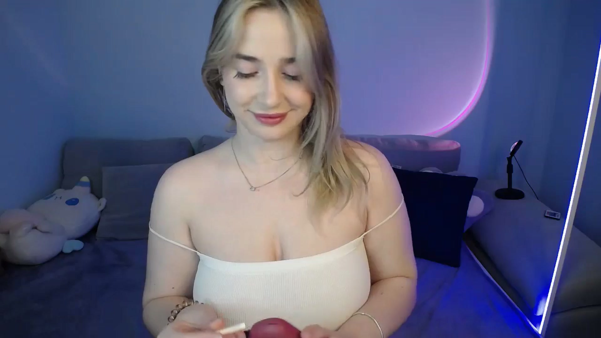 Gallery image thumbnail from SabrinaViolet's myfreecams stream on, 09/01/2024, 09:08 image 12 of 20