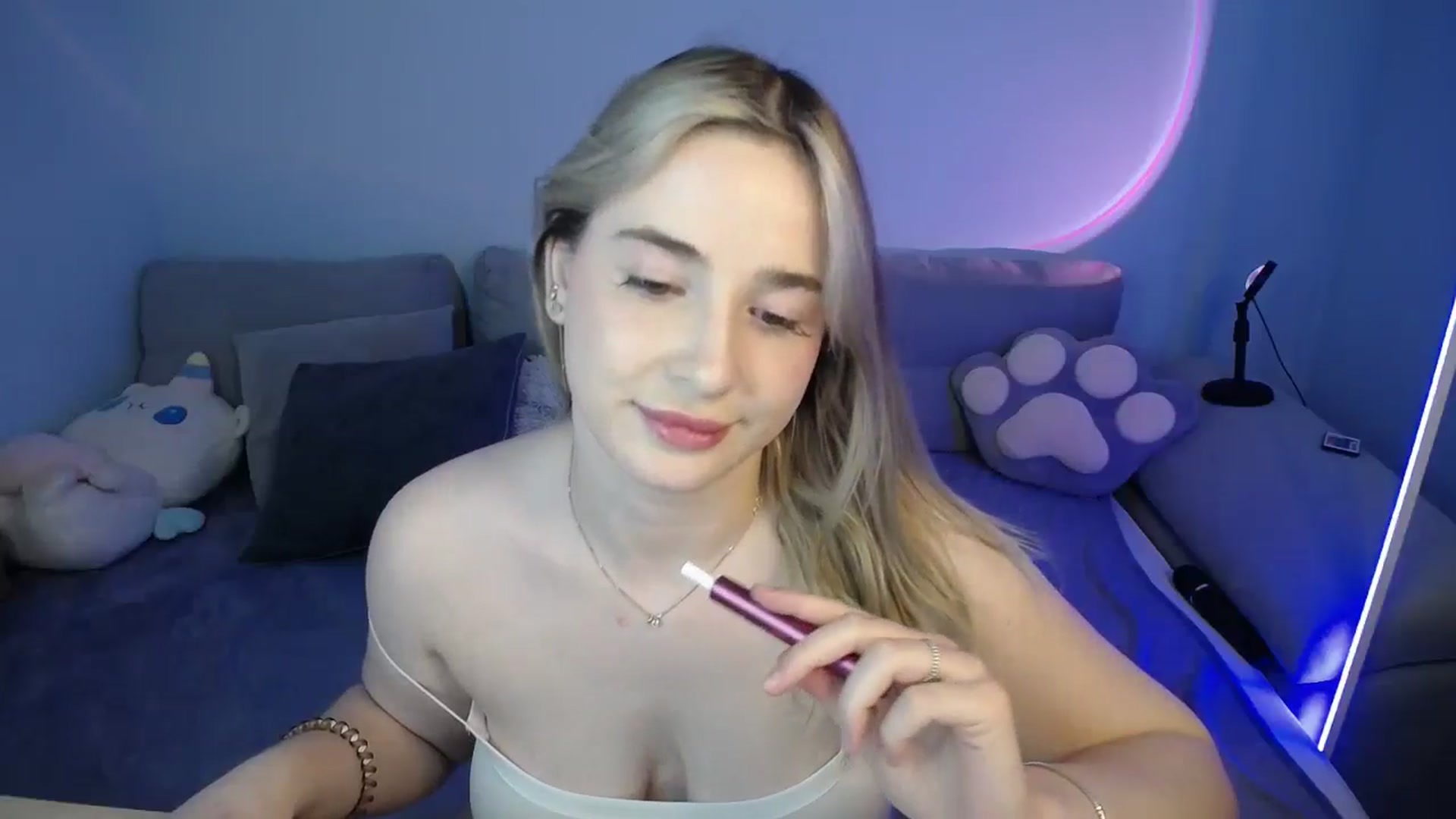 Gallery image thumbnail from SabrinaViolet's myfreecams stream on, 09/01/2024, 10:13 image 3 of 20