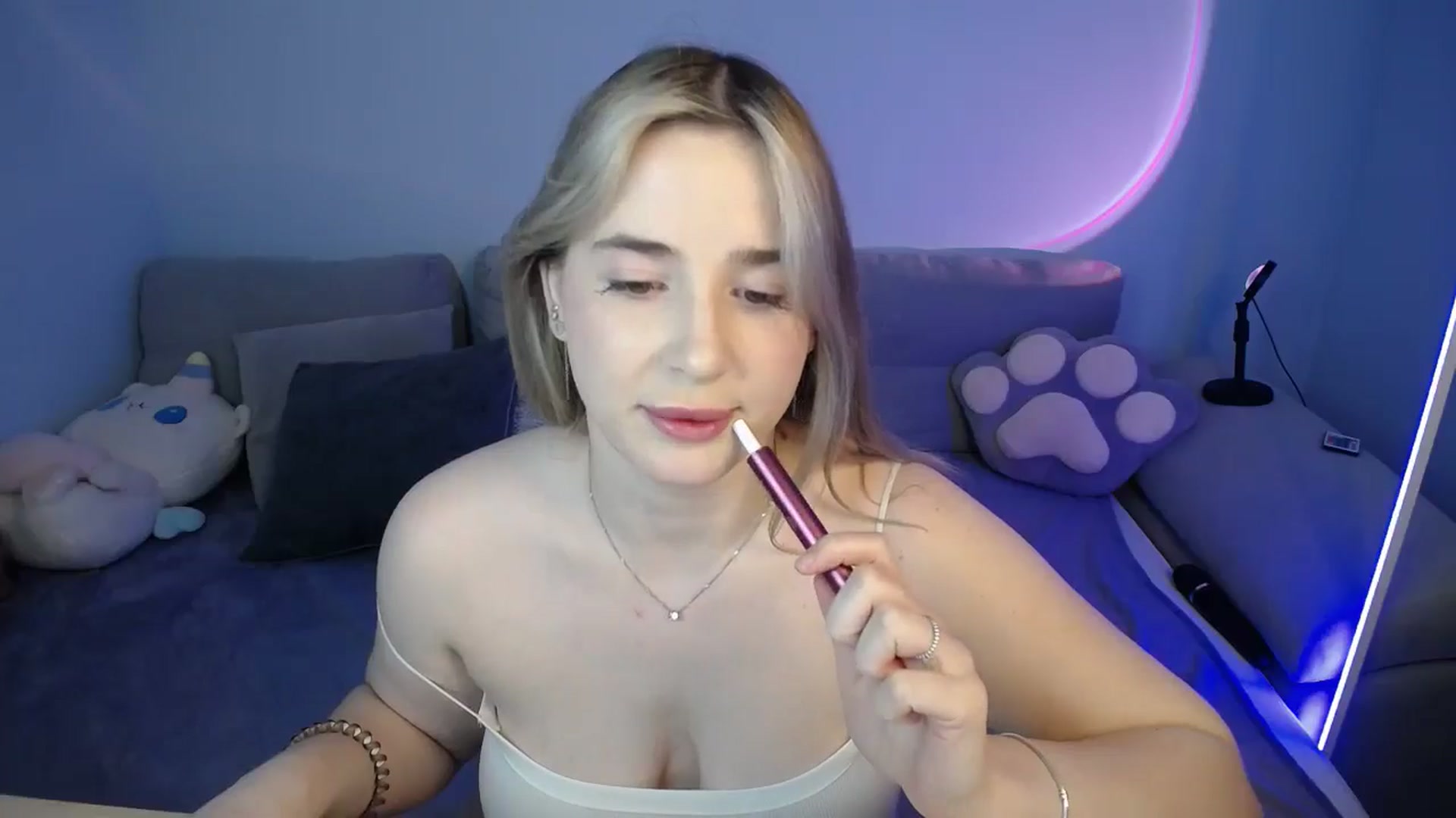 Gallery image thumbnail from SabrinaViolet's myfreecams stream on, 09/01/2024, 10:13 image 4 of 20