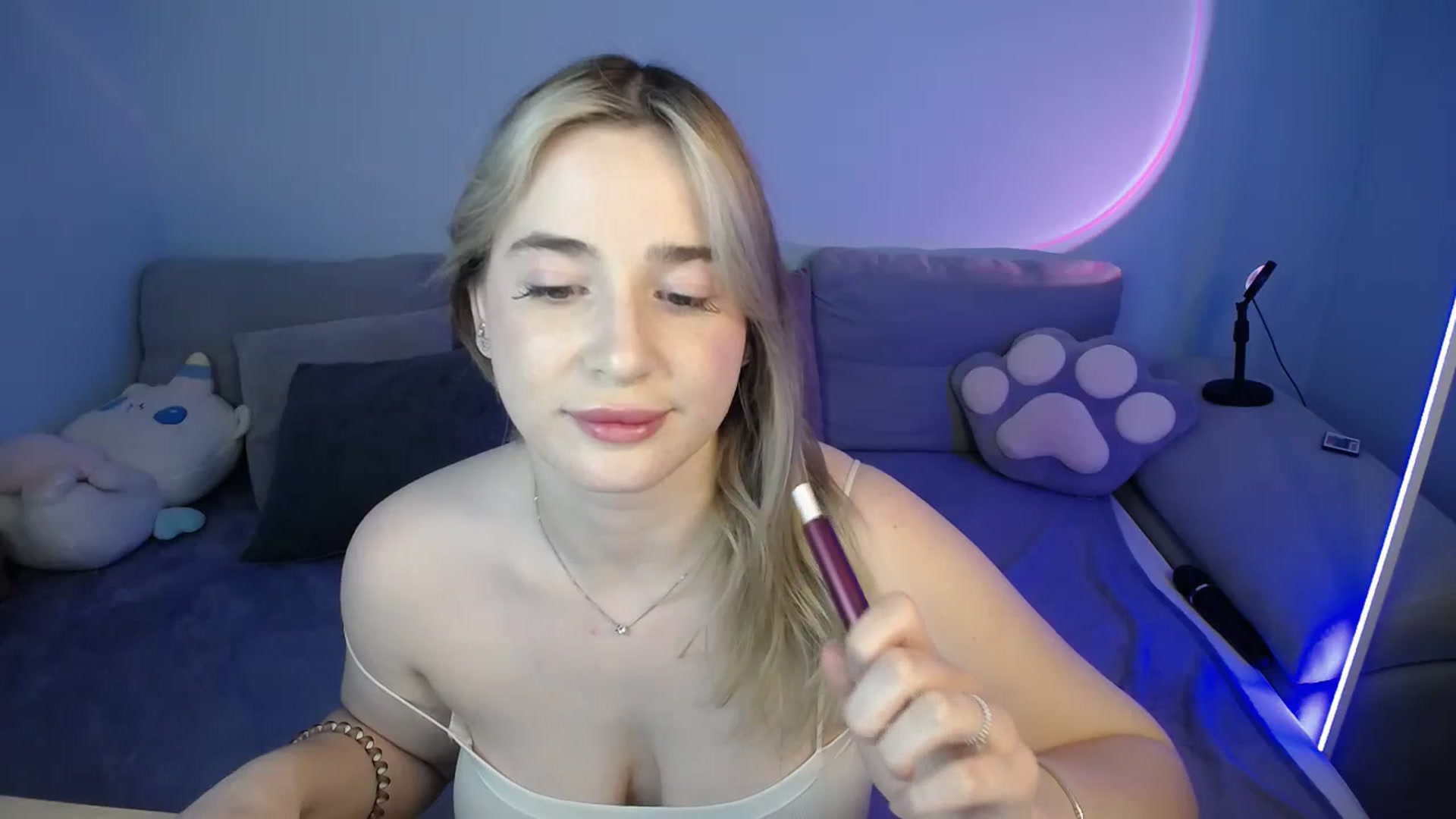 Gallery image thumbnail from SabrinaViolet's myfreecams stream on, 09/01/2024, 10:13 image 8 of 20