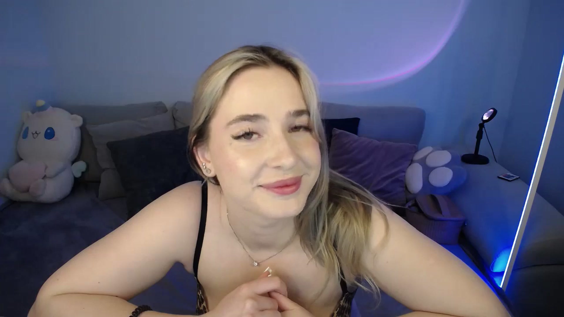Gallery image thumbnail from SabrinaViolet's myfreecams stream on, 09/11/2024, 09:11 image 16 of 20