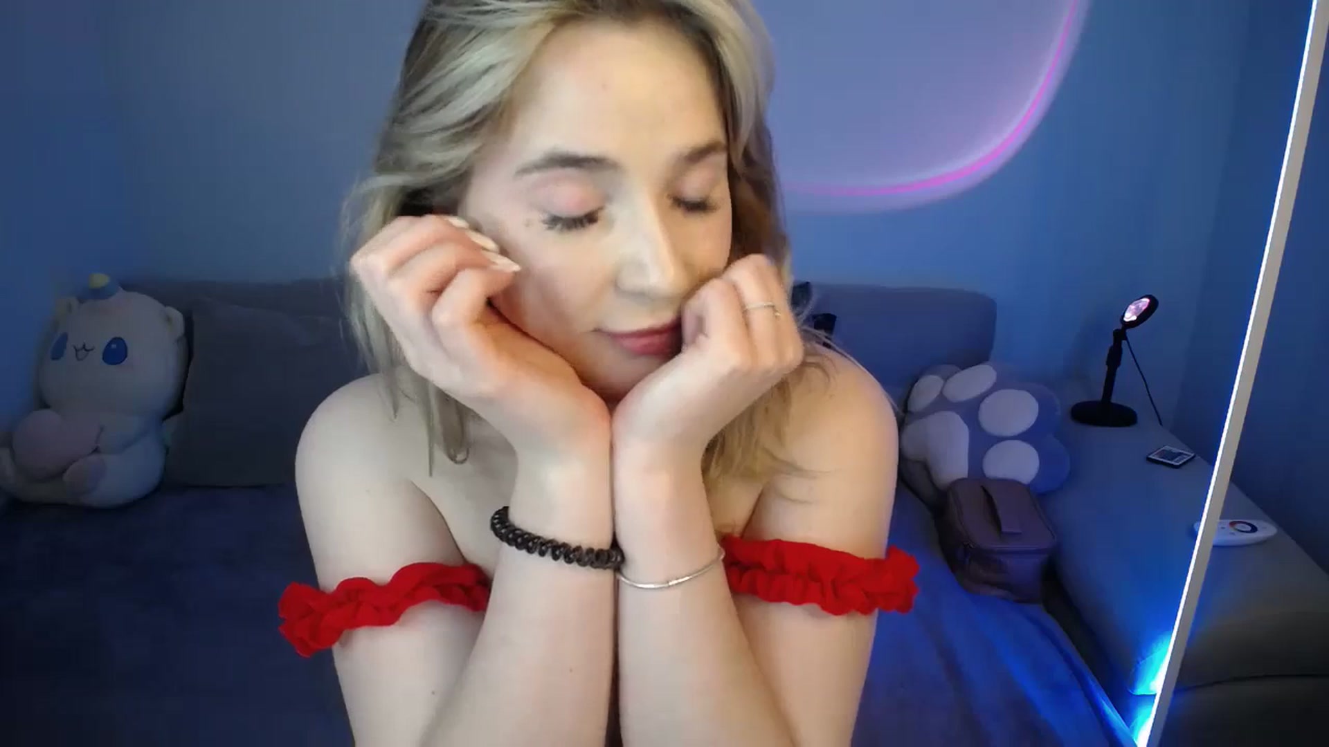 Gallery image thumbnail from SabrinaViolet's myfreecams stream on, 09/16/2024, 12:12 image 18 of 20