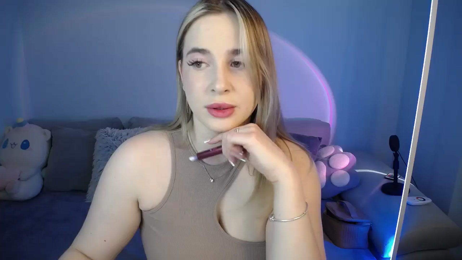 Gallery image thumbnail from SabrinaViolet's myfreecams stream on, 09/17/2024, 08:19 image 19 of 20