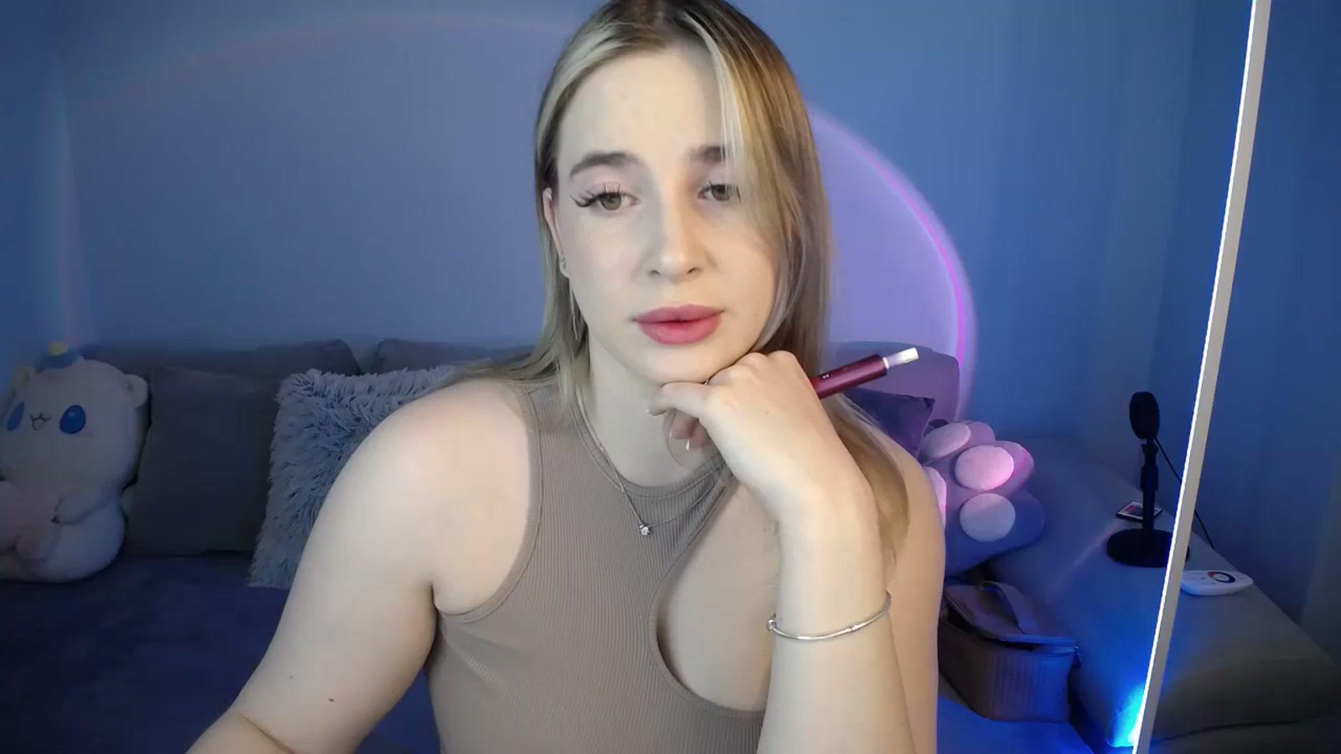 Gallery image thumbnail from SabrinaViolet's myfreecams stream on, 09/17/2024, 08:19 image 17 of 20