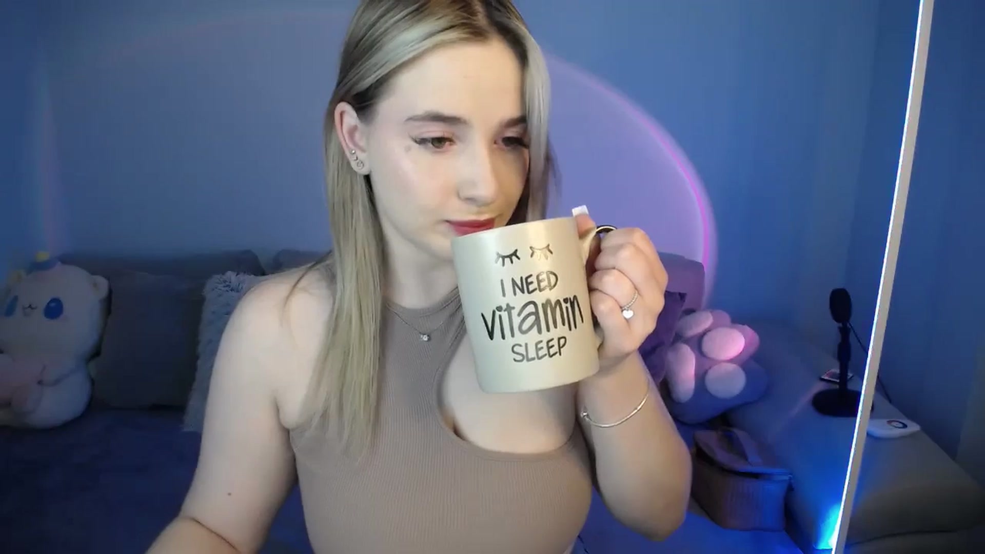 Gallery image thumbnail from SabrinaViolet's myfreecams stream on, 09/17/2024, 08:19 image 9 of 20