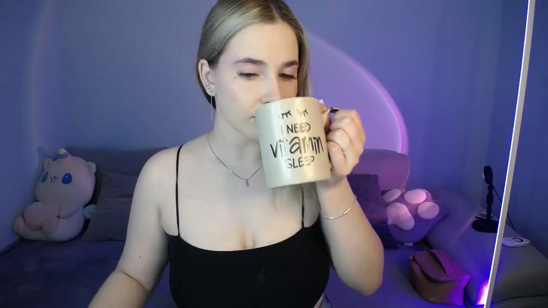 Gallery image thumbnail from SabrinaViolet's myfreecams stream on, 09/18/2024, 08:32 image 4 of 20