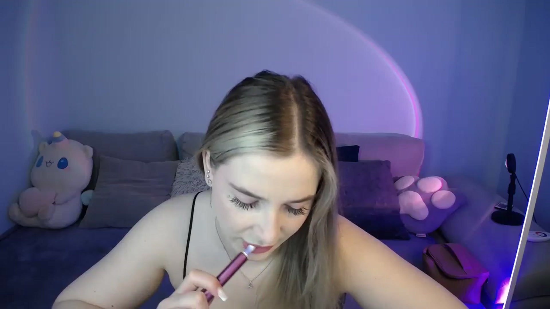 Gallery image thumbnail from SabrinaViolet's myfreecams stream on, 09/18/2024, 08:32 image 9 of 20
